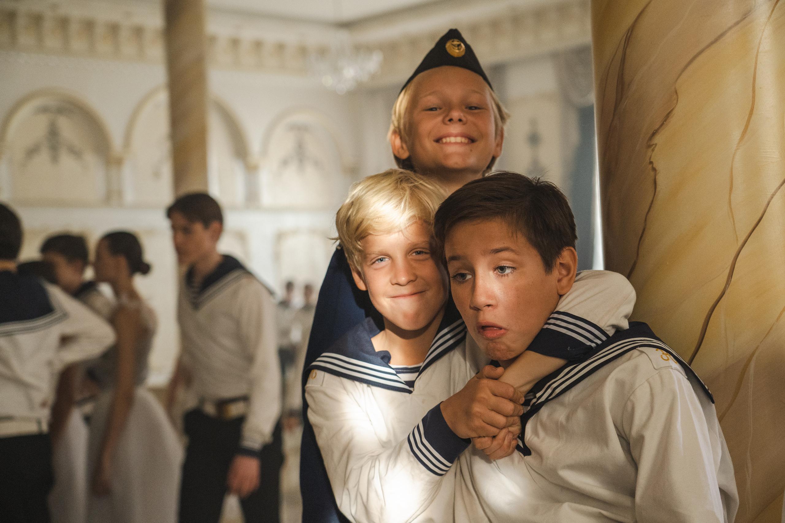 Съемка бэкстейджа сериала Сергея Жигунова Три друга, клад и матрос Кошка я была фотографом на мероприятии на финальном съемочном дне с огромной съемочной командой — операторы, режиссеры, актеры, гримеры, стилисты, костюмеры киношники киноделы кино киноплощадка 