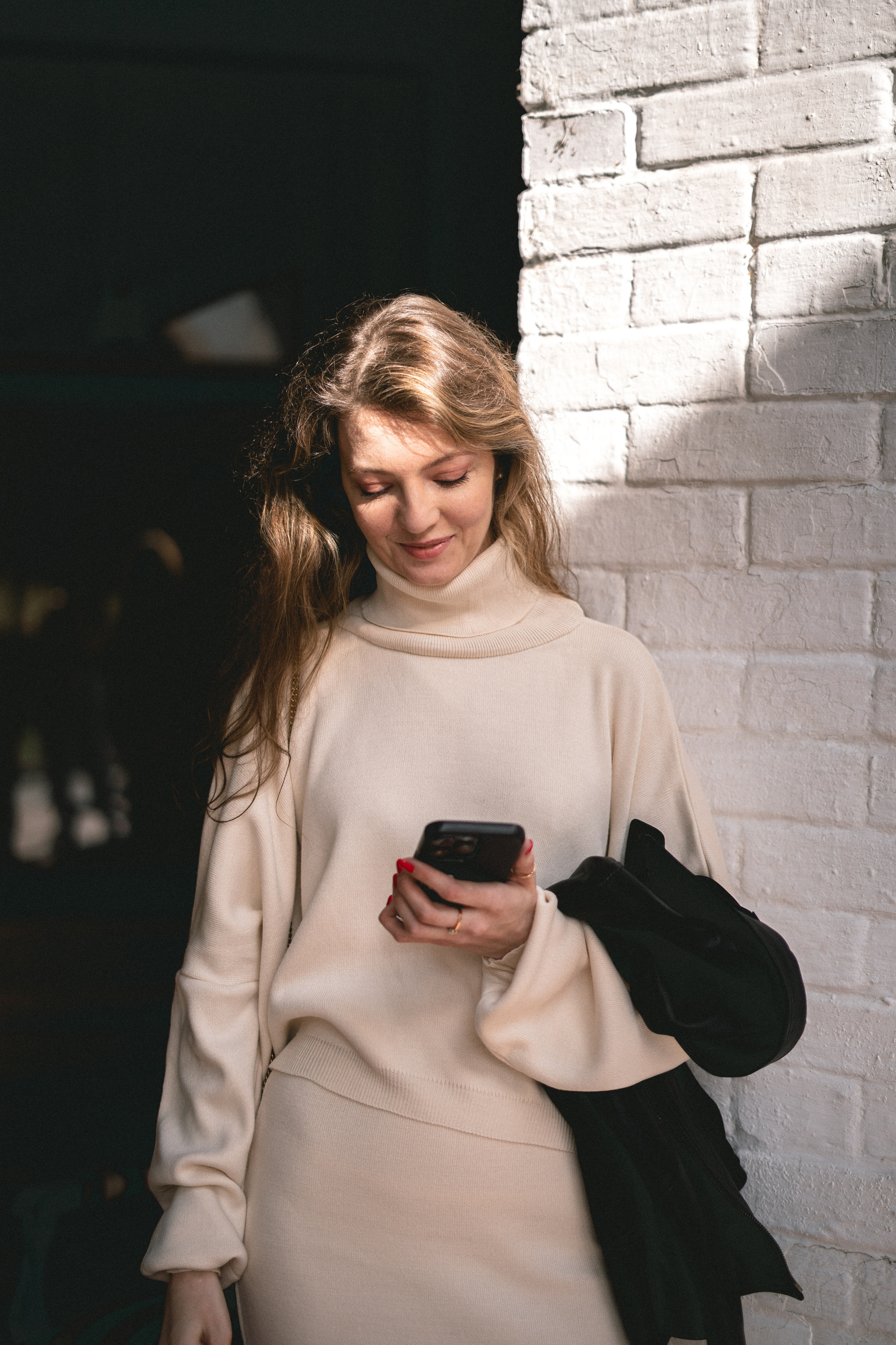 beautiful girl in white near a cafe