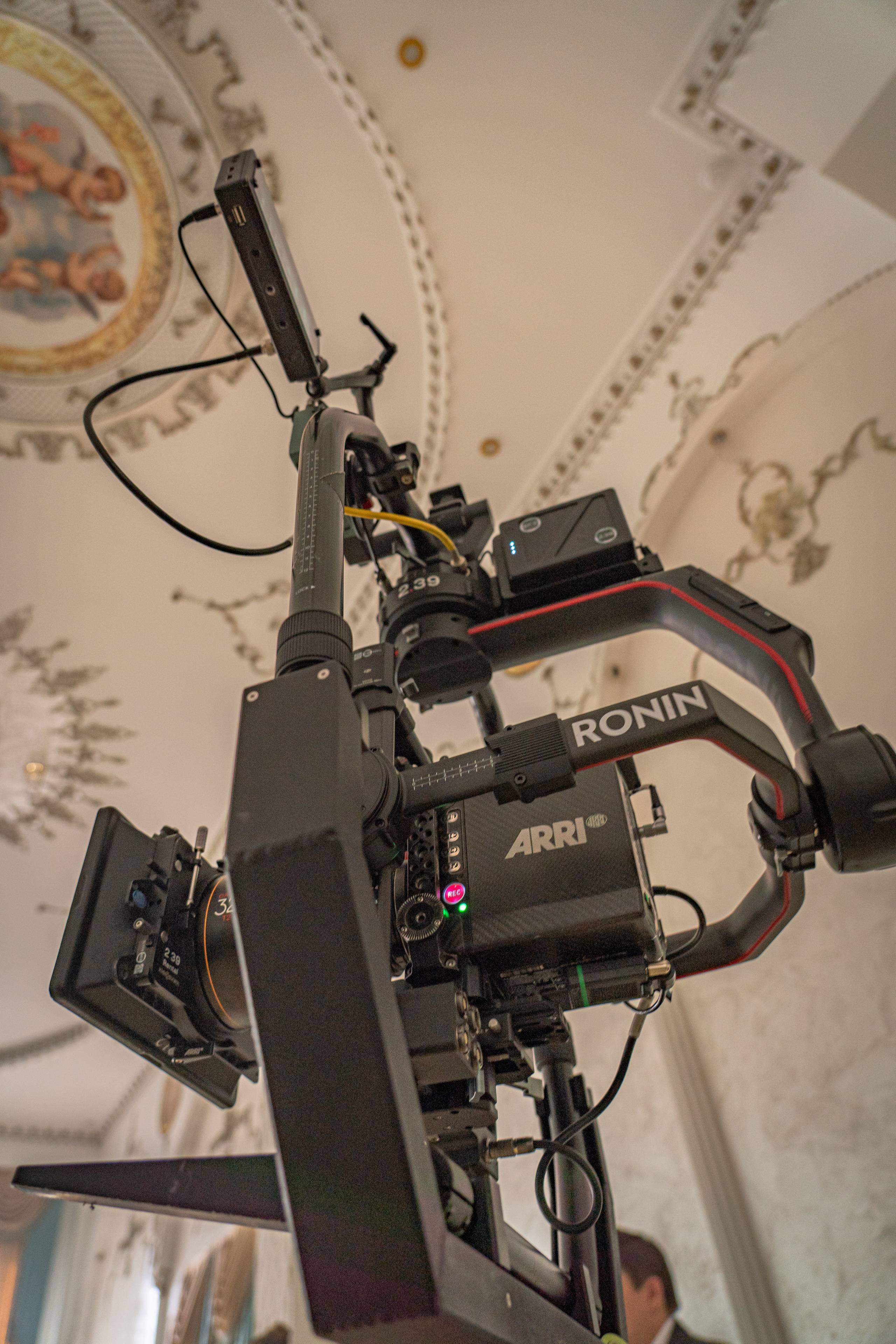 Съемка бэкстейджа сериала Сергея Жигунова Три друга, клад и матрос Кошка я была фотографом на мероприятии на финальном съемочном дне с огромной съемочной командой — операторы, режиссеры, актеры, гримеры, стилисты, костюмеры киношники киноделы кино киноплощадка 