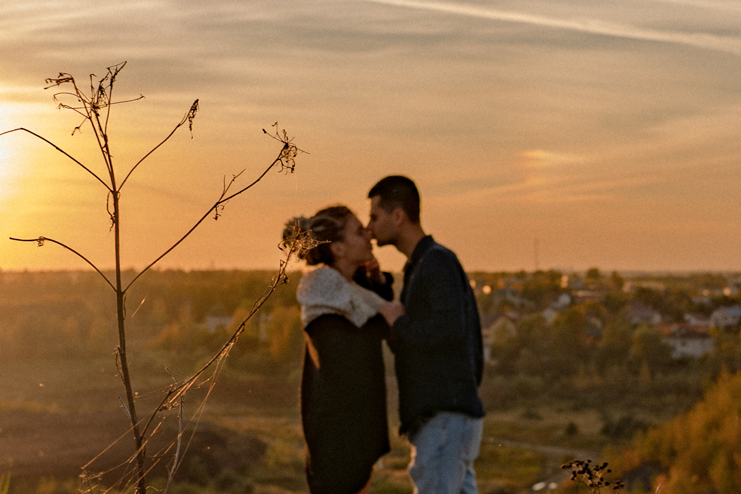 Семейная фотосессия для Люси, Айрата, Ясмин и Кекса в секретной локации на карьерах, где добывают известняк, в тридцати километрах от Москвы. Золотая осень, сентбярь, закат. 