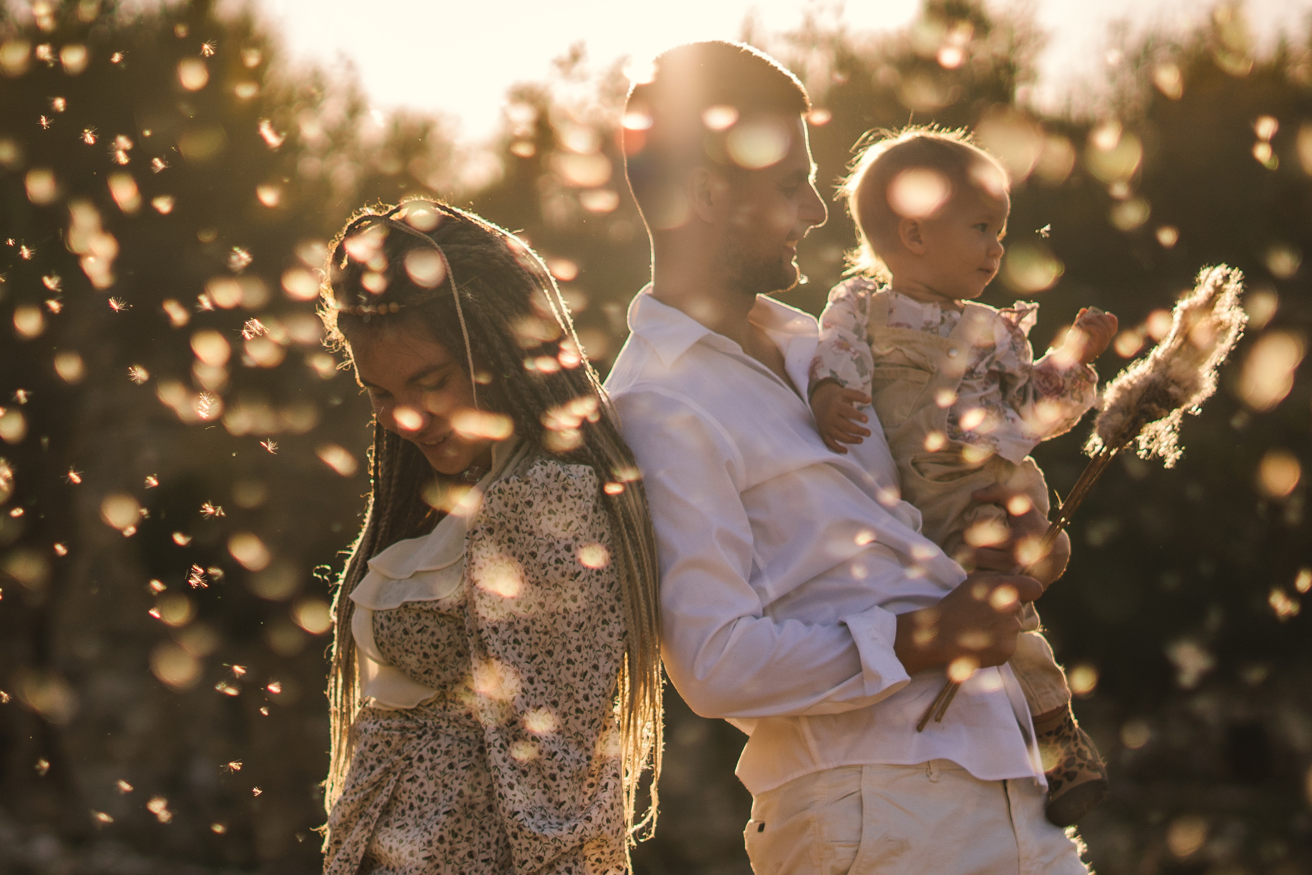 Семейная фотосессия для Люси, Айрата, Ясмин и Кекса в секретной локации на карьерах, где добывают известняк, в тридцати километрах от Москвы. Золотая осень, сентбярь, закат. 