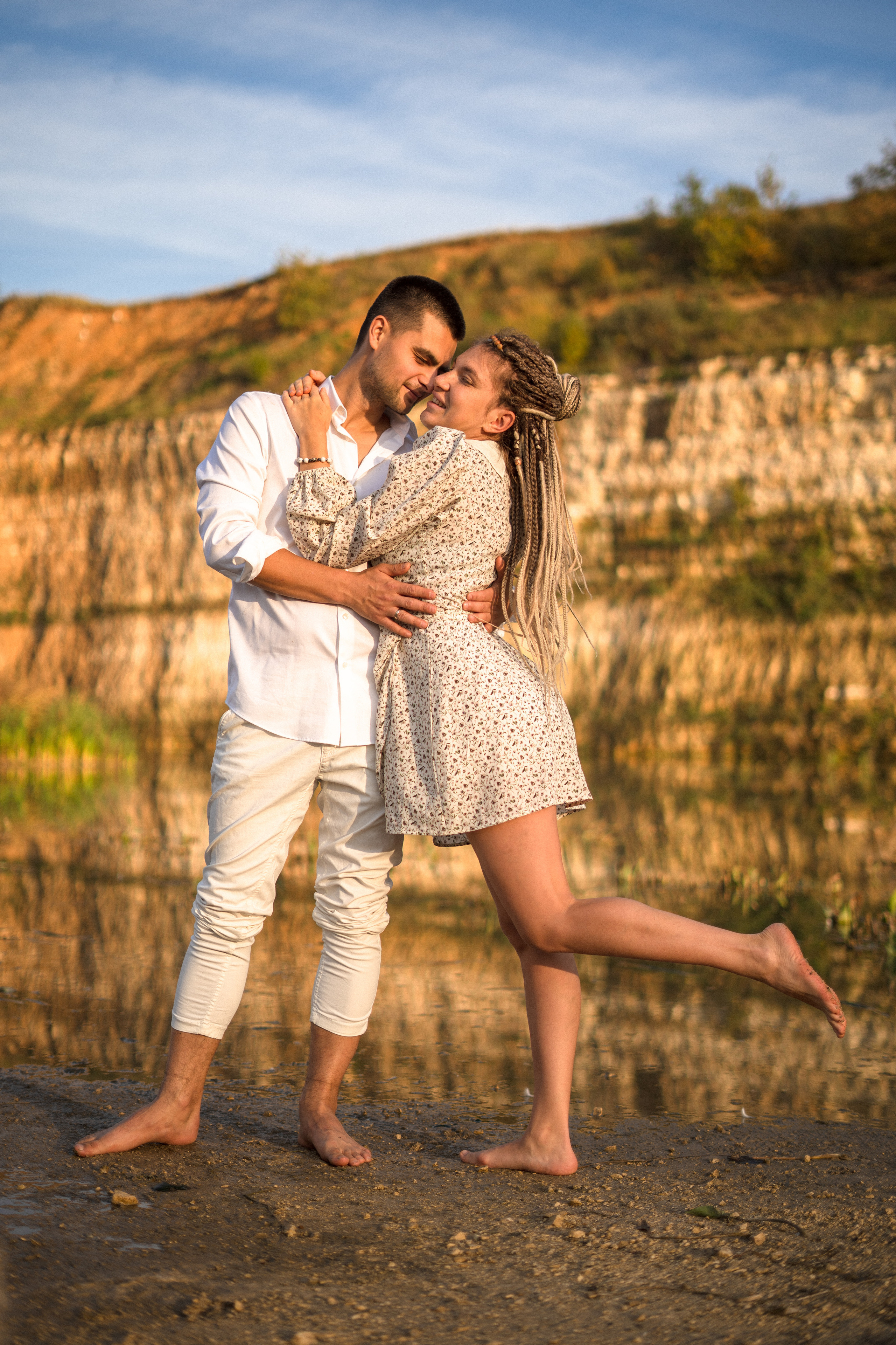 Семейная фотосессия для Люси, Айрата, Ясмин и Кекса в секретной локации на карьерах, где добывают известняк, в тридцати километрах от Москвы. Золотая осень, сентбярь, закат. 