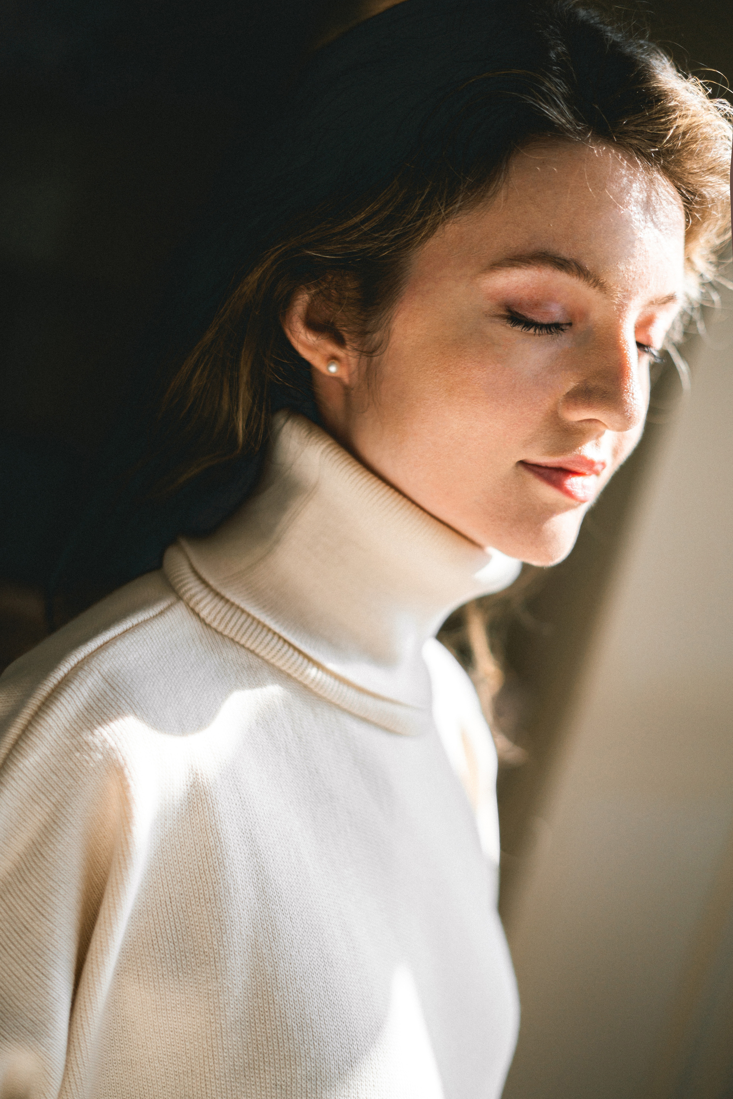 girl in a white outfit against the backdrop of a cozy interior