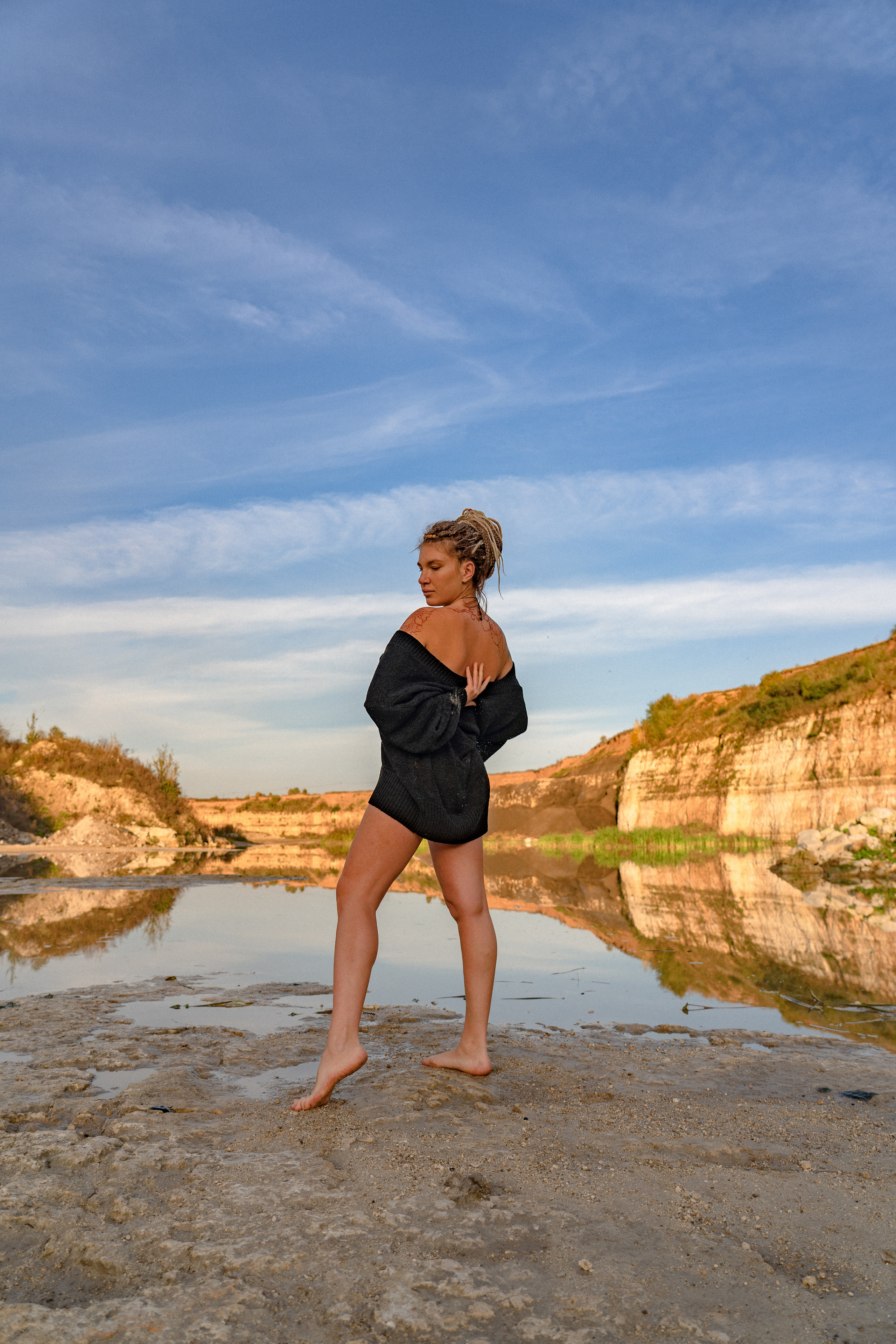 Семейная фотосессия для Люси, Айрата, Ясмин и Кекса в секретной локации на карьерах, где добывают известняк, в тридцати километрах от Москвы. Золотая осень, сентбярь, закат. 