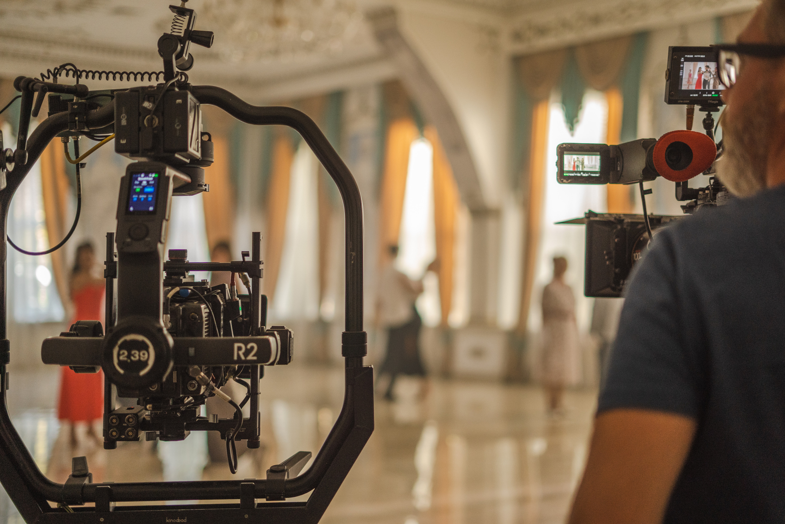 Съемка бэкстейджа сериала Сергея Жигунова Три друга, клад и матрос Кошка я была фотографом на мероприятии на финальном съемочном дне с огромной съемочной командой — операторы, режиссеры, актеры, гримеры, стилисты, костюмеры