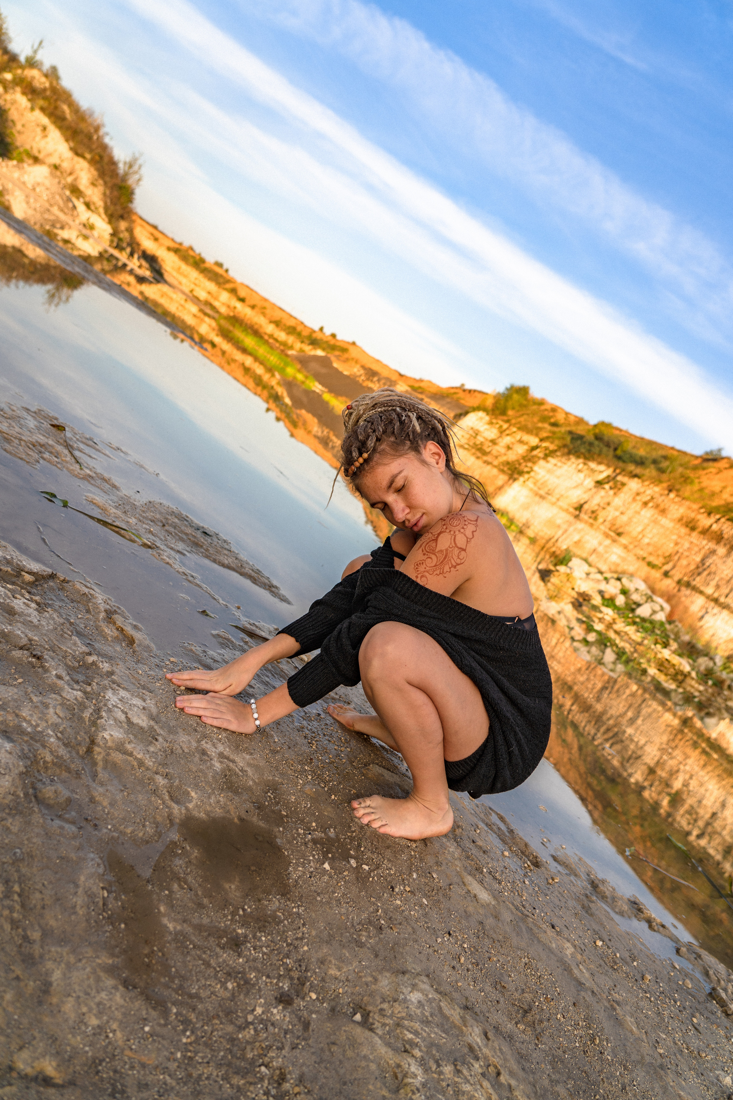 Семейная фотосессия для Люси, Айрата, Ясмин и Кекса в секретной локации на карьерах, где добывают известняк, в тридцати километрах от Москвы. Золотая осень, сентбярь, закат. 