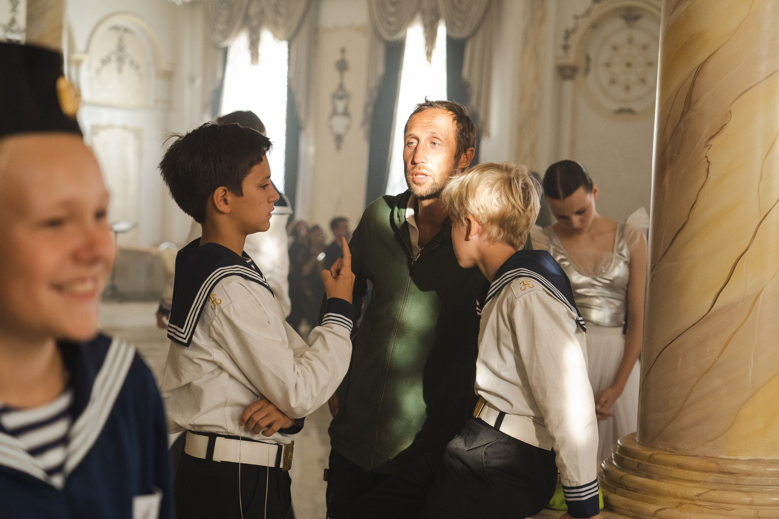 Съемка бэкстейджа сериала Сергея Жигунова Три друга, клад и матрос Кошка я была фотографом на мероприятии на финальном съемочном дне с огромной съемочной командой — операторы, режиссеры, актеры, гримеры, стилисты, костюмеры киношники киноделы кино киноплощадка 