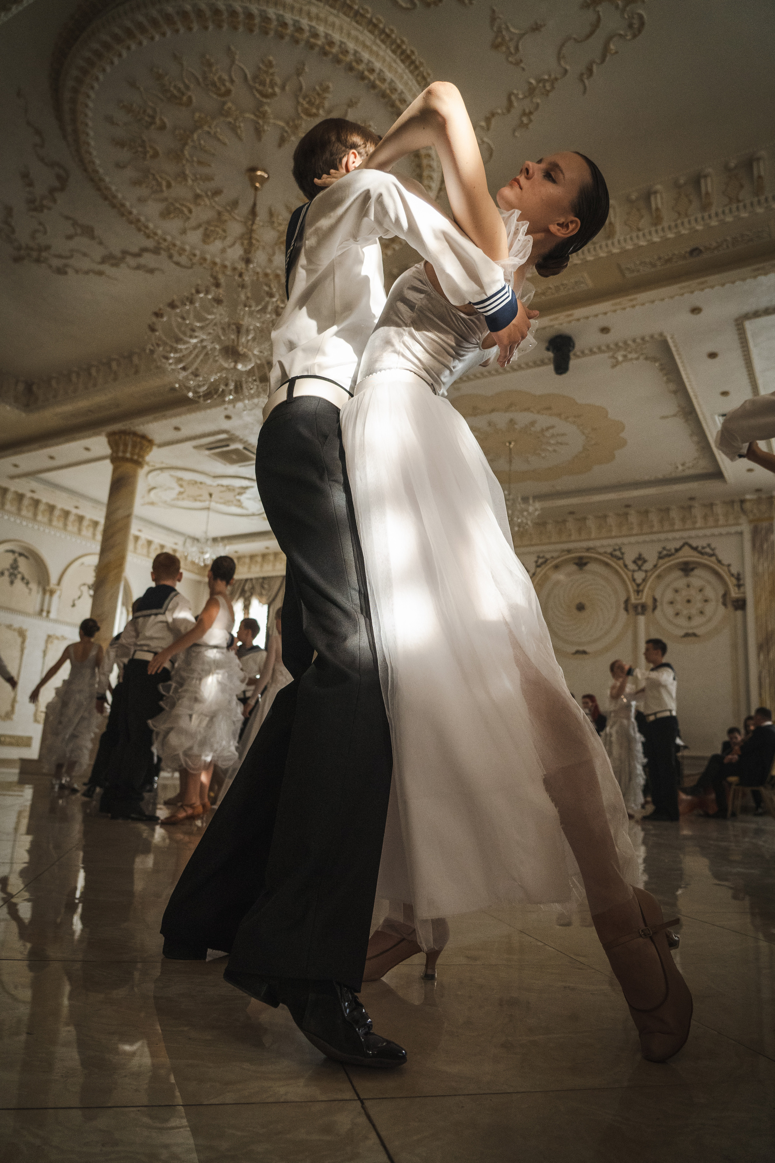 Съемка бэкстейджа сериала Сергея Жигунова Три друга, клад и матрос Кошка я была фотографом на мероприятии на финальном съемочном дне с огромной съемочной командой — операторы, режиссеры, актеры, гримеры, стилисты, костюмеры киношники киноделы кино киноплощадка 