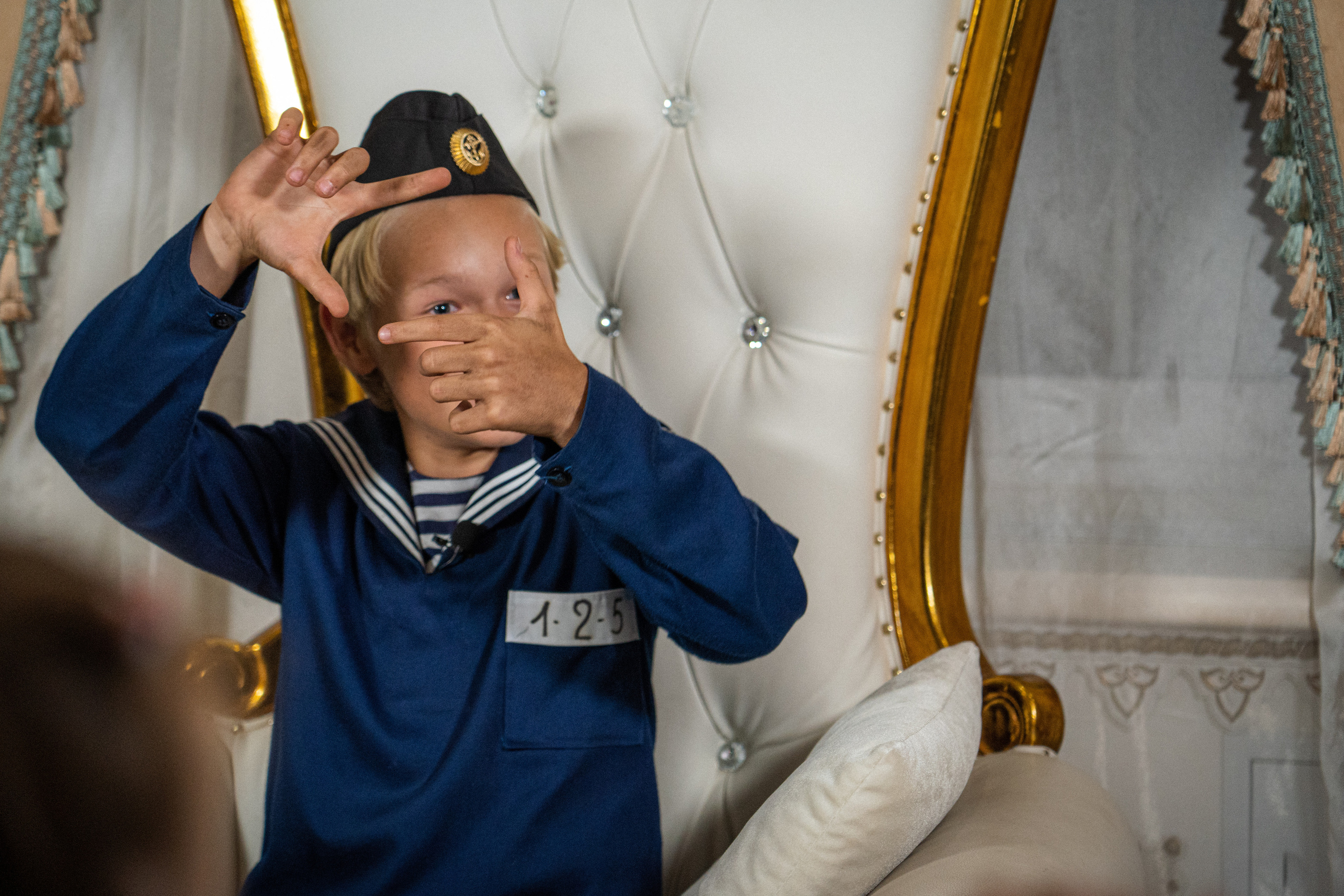 Съемка бэкстейджа сериала Сергея Жигунова Три друга, клад и матрос Кошка я была фотографом на мероприятии на финальном съемочном дне с огромной съемочной командой — операторы, режиссеры, актеры, гримеры, стилисты, костюмеры киношники киноделы кино киноплощадка 