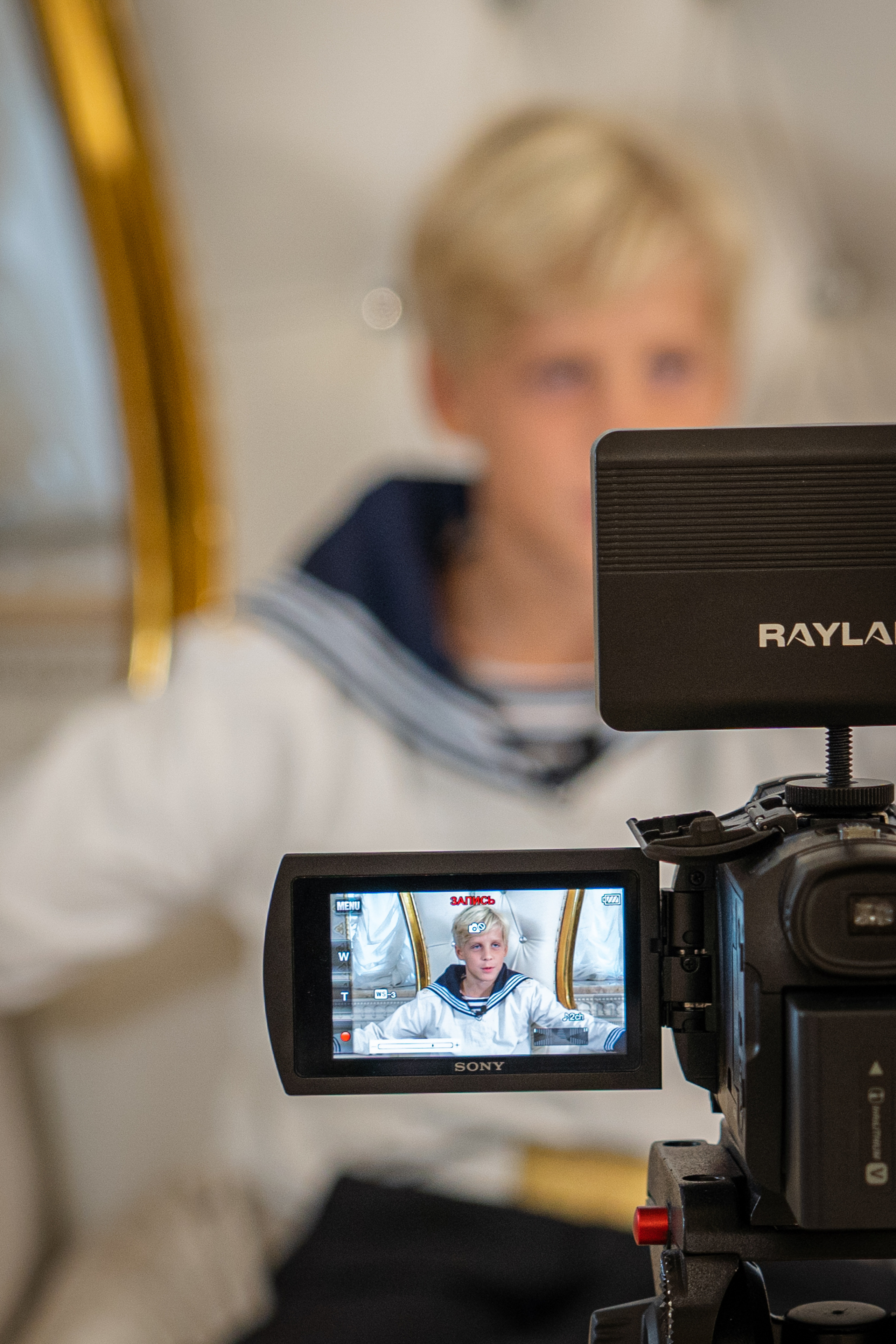 Съемка бэкстейджа сериала Сергея Жигунова Три друга, клад и матрос Кошка я была фотографом на мероприятии на финальном съемочном дне с огромной съемочной командой — операторы, режиссеры, актеры, гримеры, стилисты, костюмеры киношники киноделы кино киноплощадка 