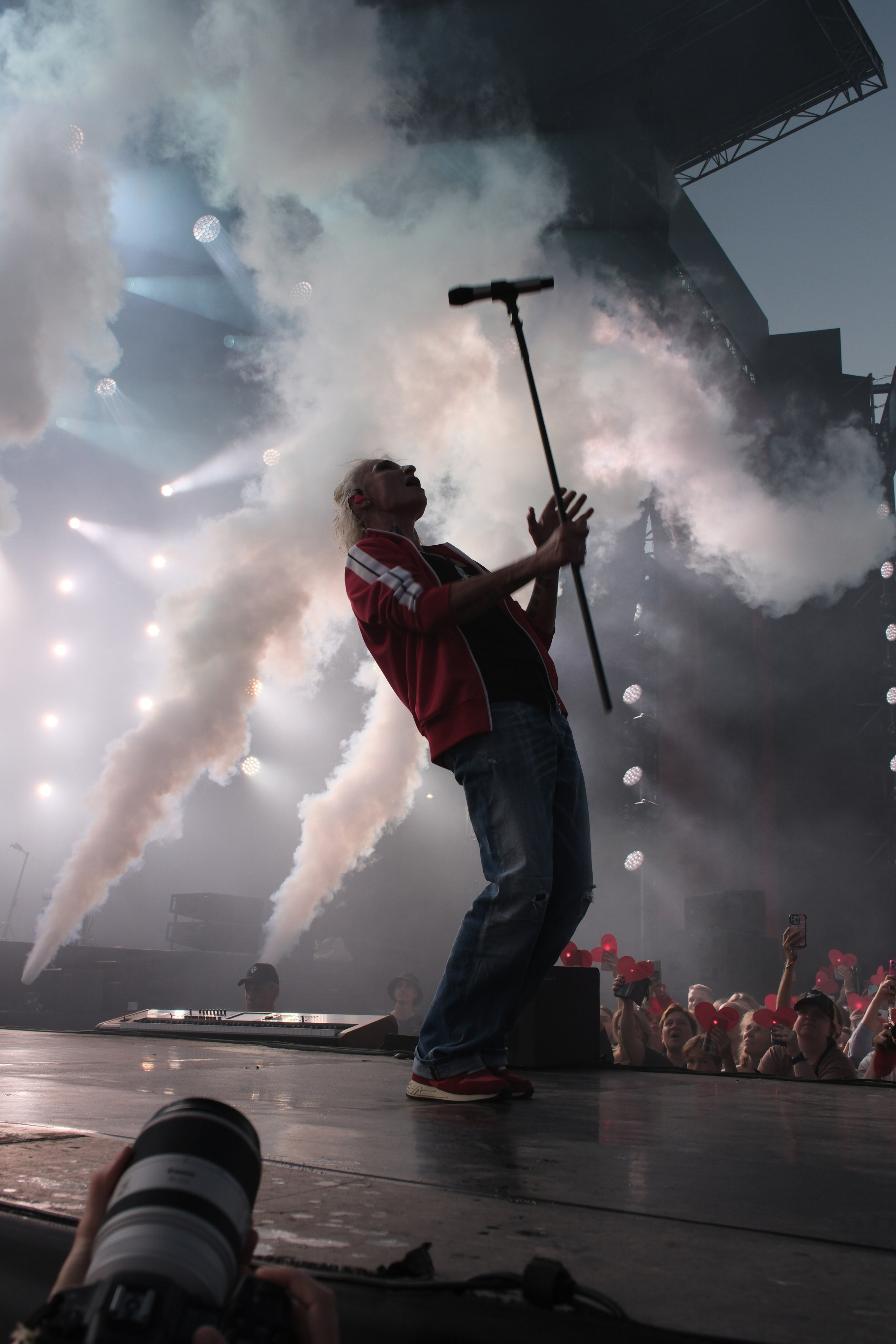 Диана Арбенина (группа «Ночные снайперы») — Москва, МТС Live Лето 2024. RedGeek - блогер и стручњак за образовање и ИТ Кирил Ситнов