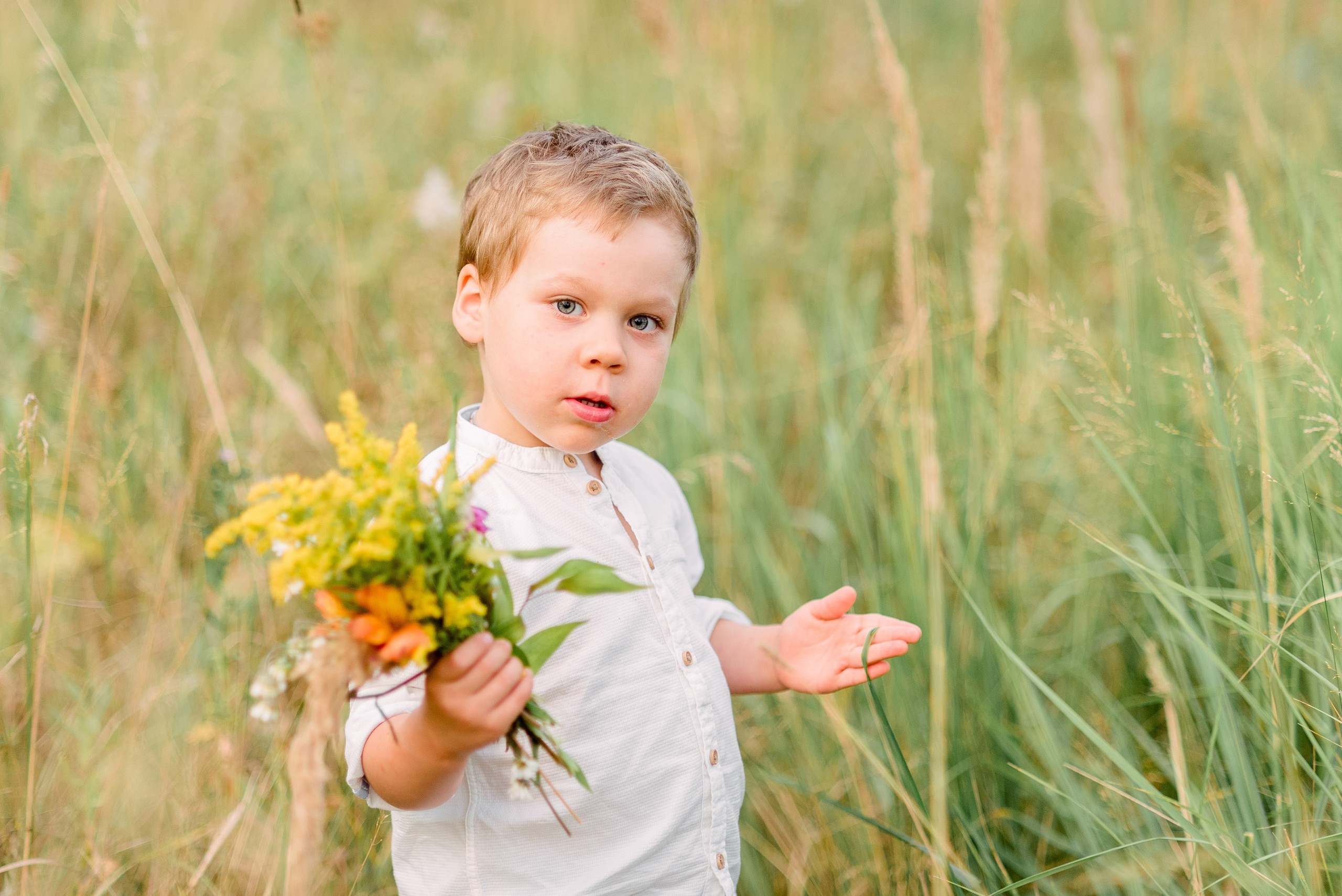 В поле. Фотограф Юлия Попова