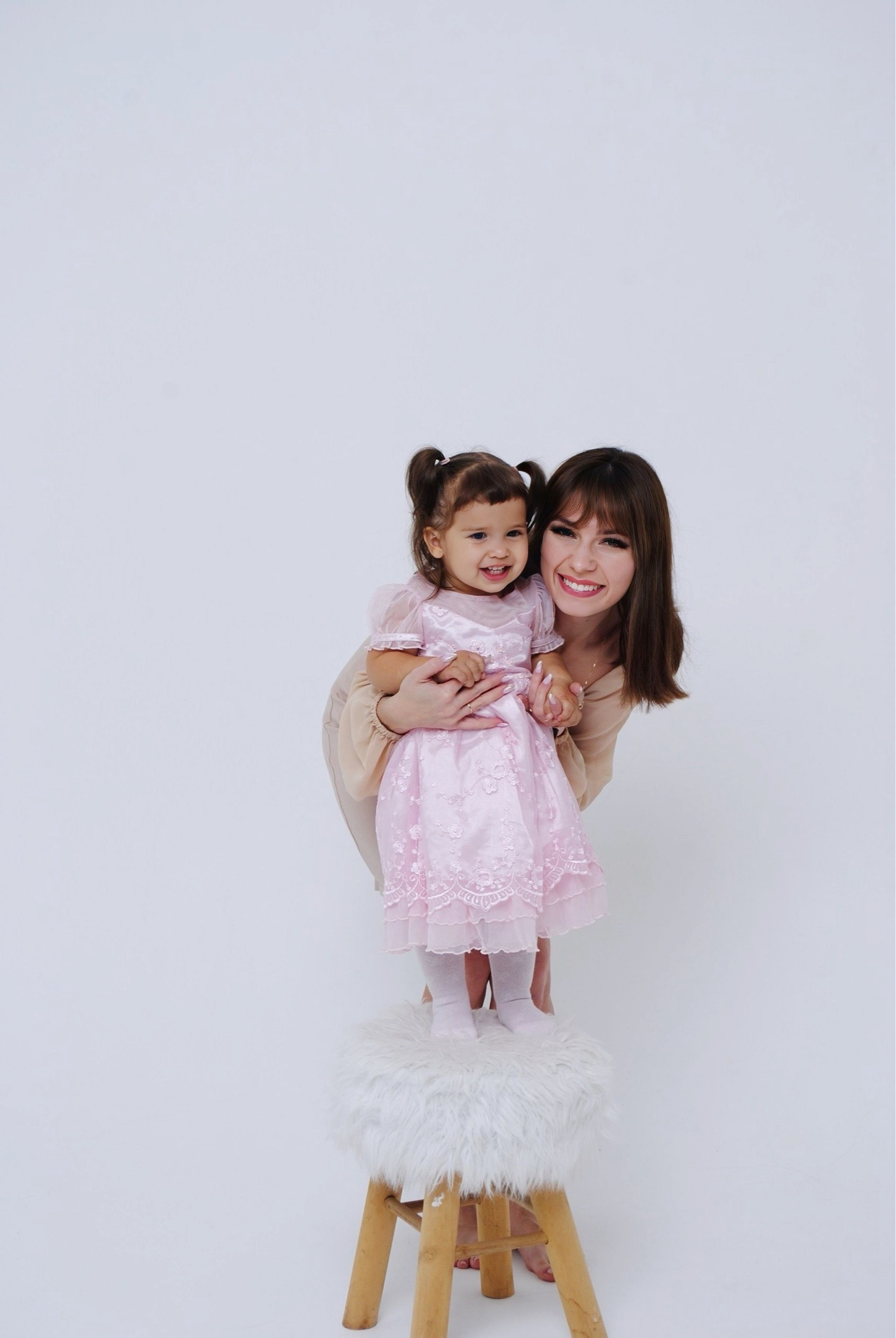 Анастасия и дочки. Фотограф Мария Мусаелян