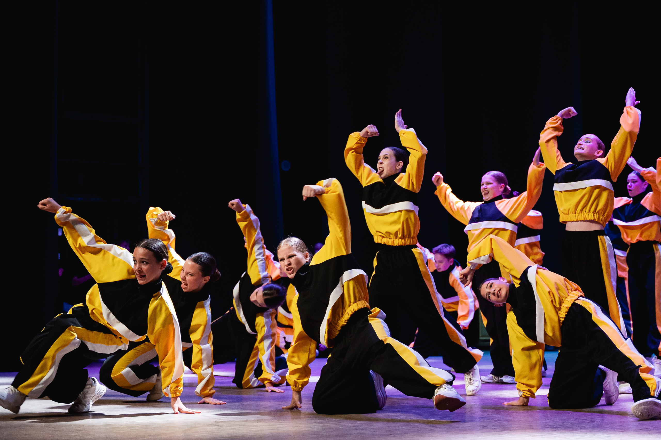 Отчётный концерт танцевально-спортивного клуба «PULSE». Портретный и репортажный фотограф в Воронеже: Анастасия Пузикова