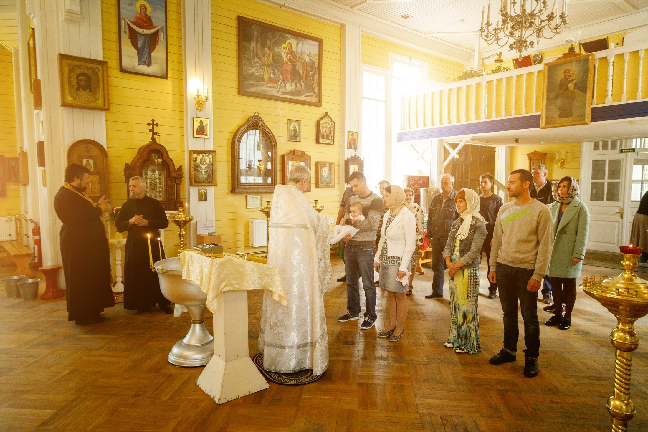 Крещение церковь Петра и Павла, Вырица. Фотограф на крещение в Санкт Петербурге