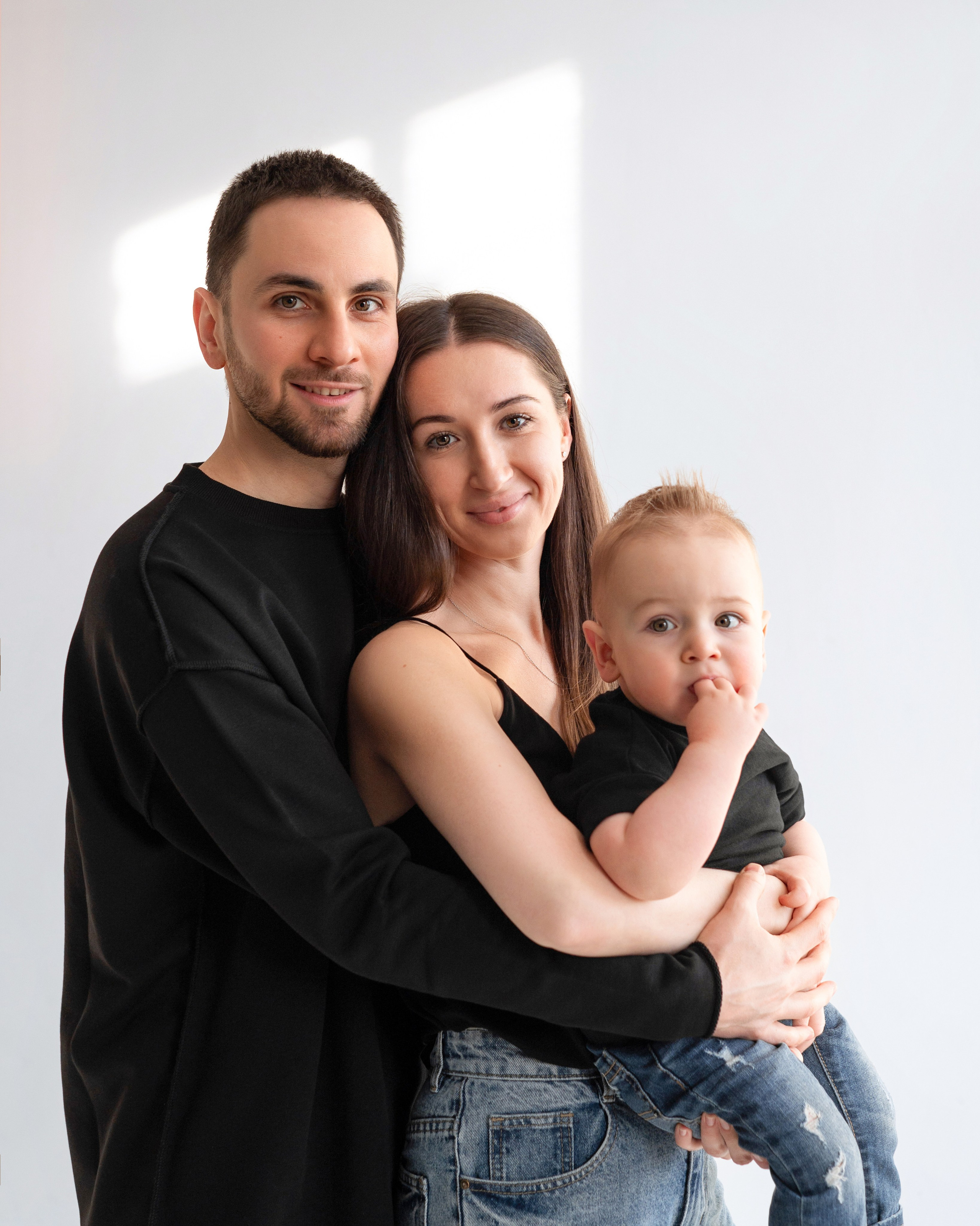 Семейная фотосессия на циклораме. Детский и семейный фотограф г. Москва Оксана Катаджи