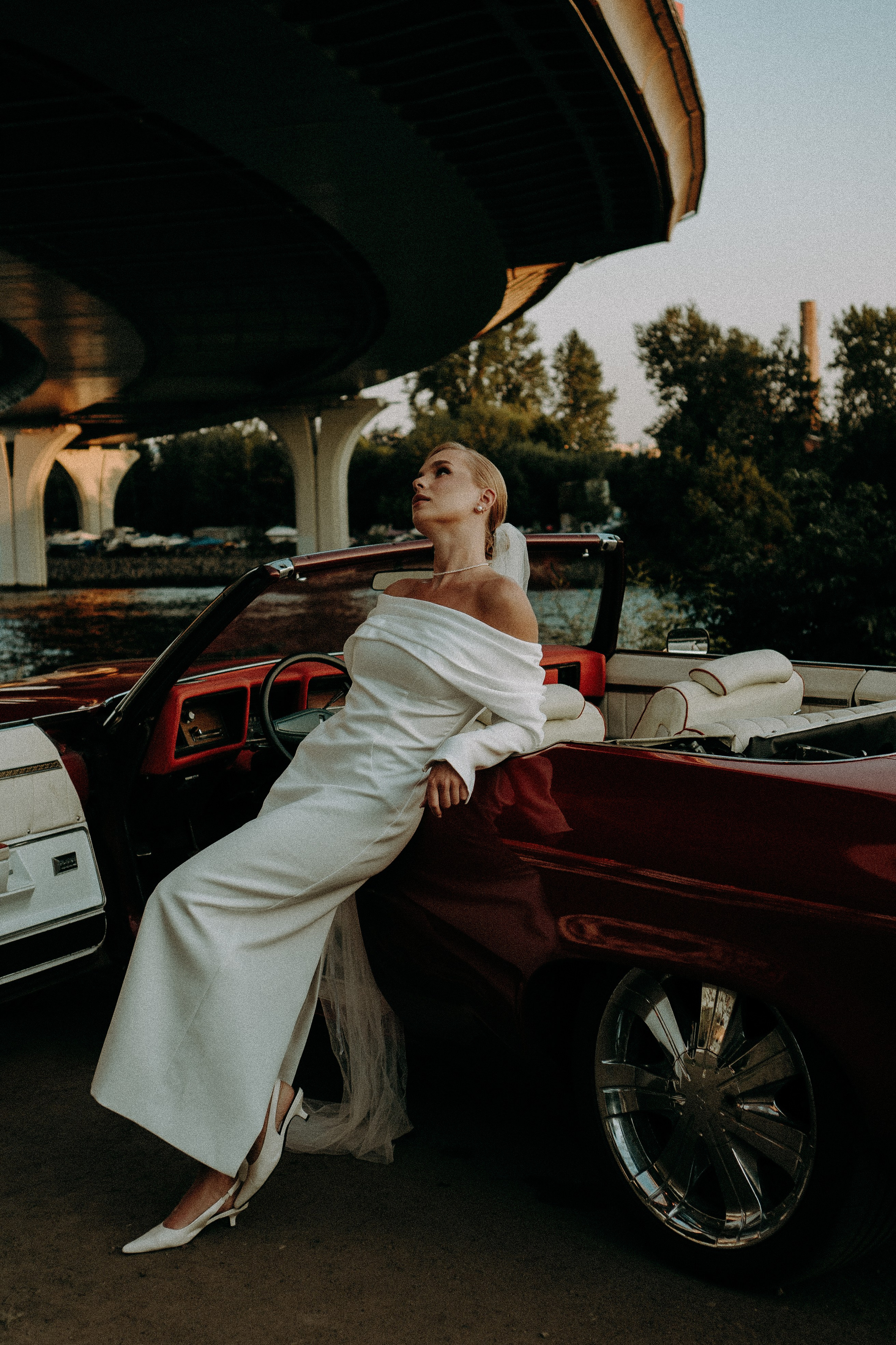 СВАДЕБНАЯ СЬЕМКА ВОЗЛЕ МСОТА БЕТАНКУРА НА КАБРИОЛЕТЕ. Профессиональный фотограф, Санкт-Петербург — Виктория Богомолова