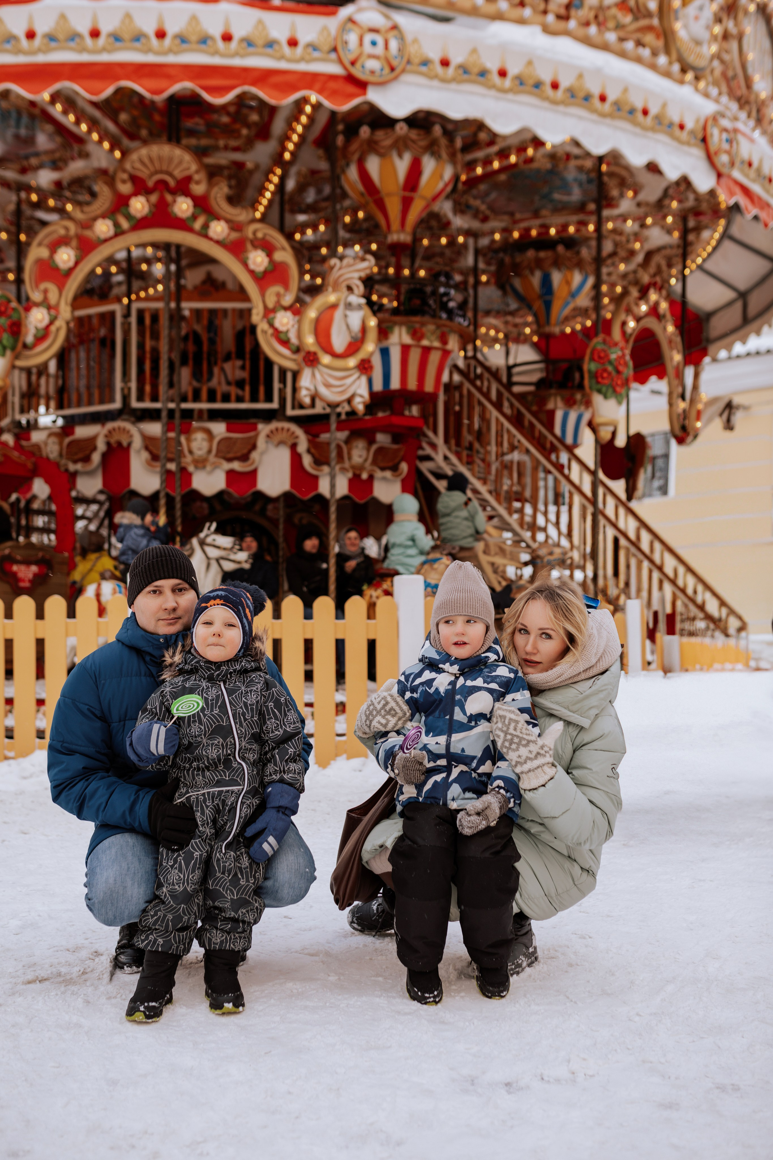 Семейная, Манежная площадь