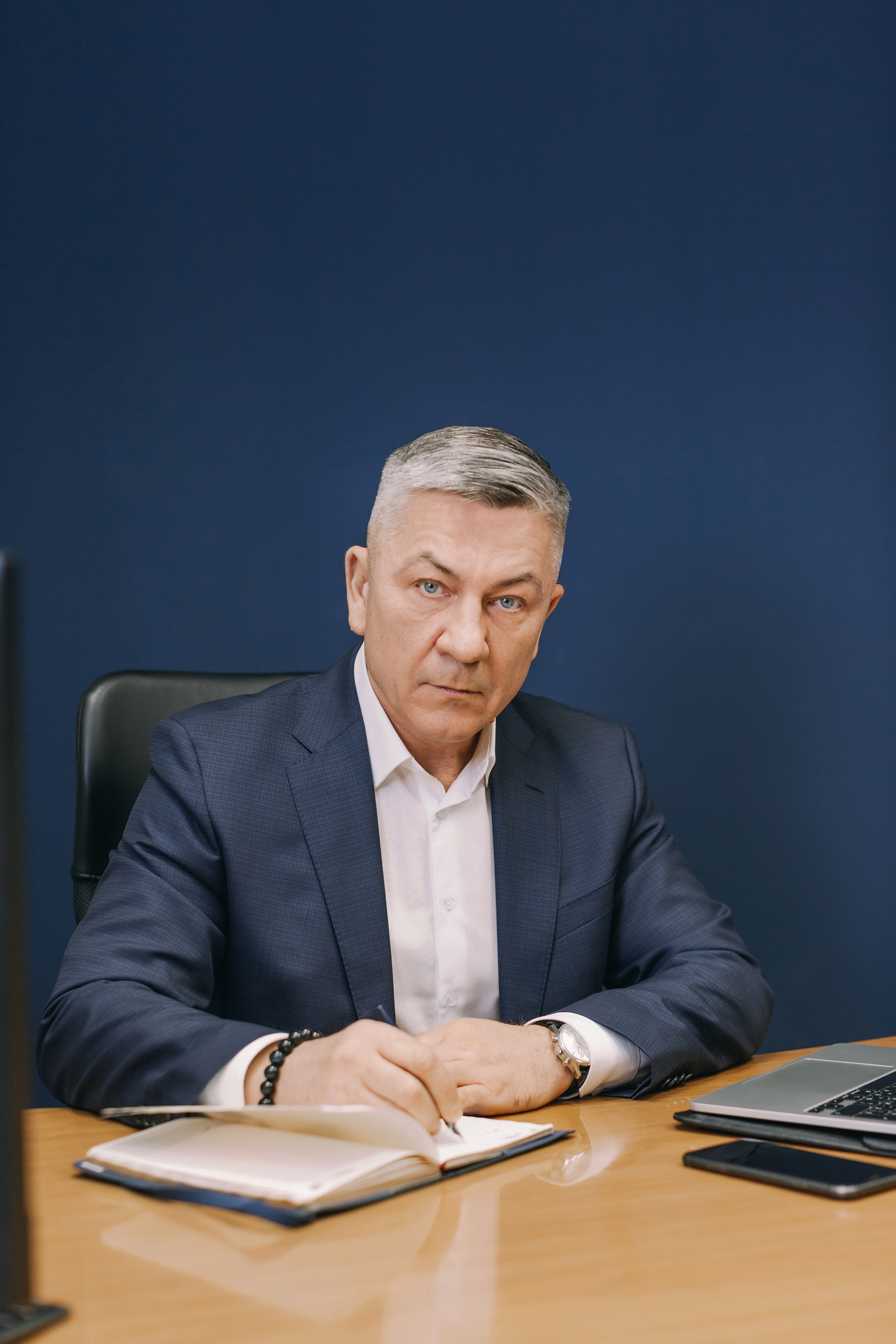 БИЗНЕС ПОРТРЕТЫ: мужские, женские, групповые. Портретный, свадебный, репортажный фотограф во Владивостоке Юлиана Джули Фокс