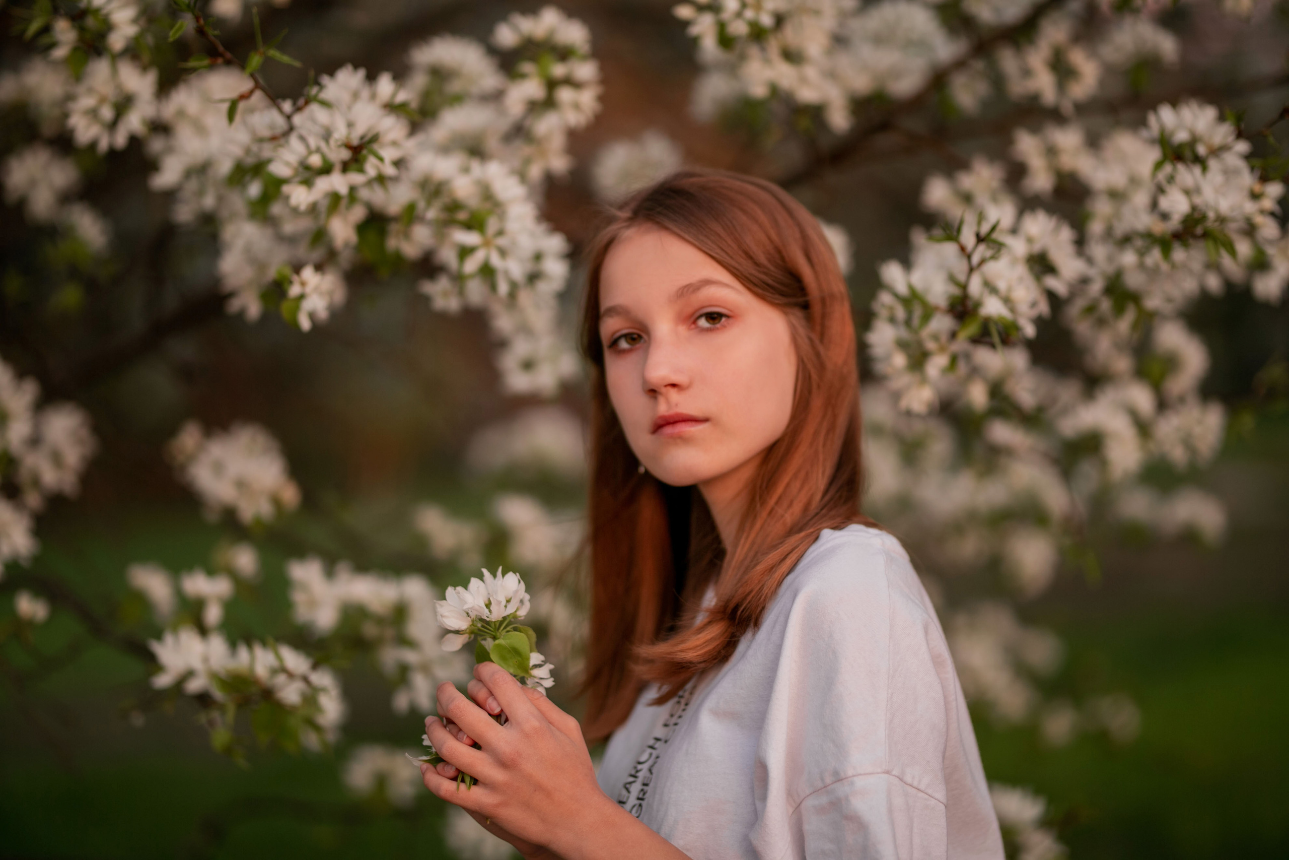 Юлия в белом цветении. Детский и семейный фотограф Julia Komchenko