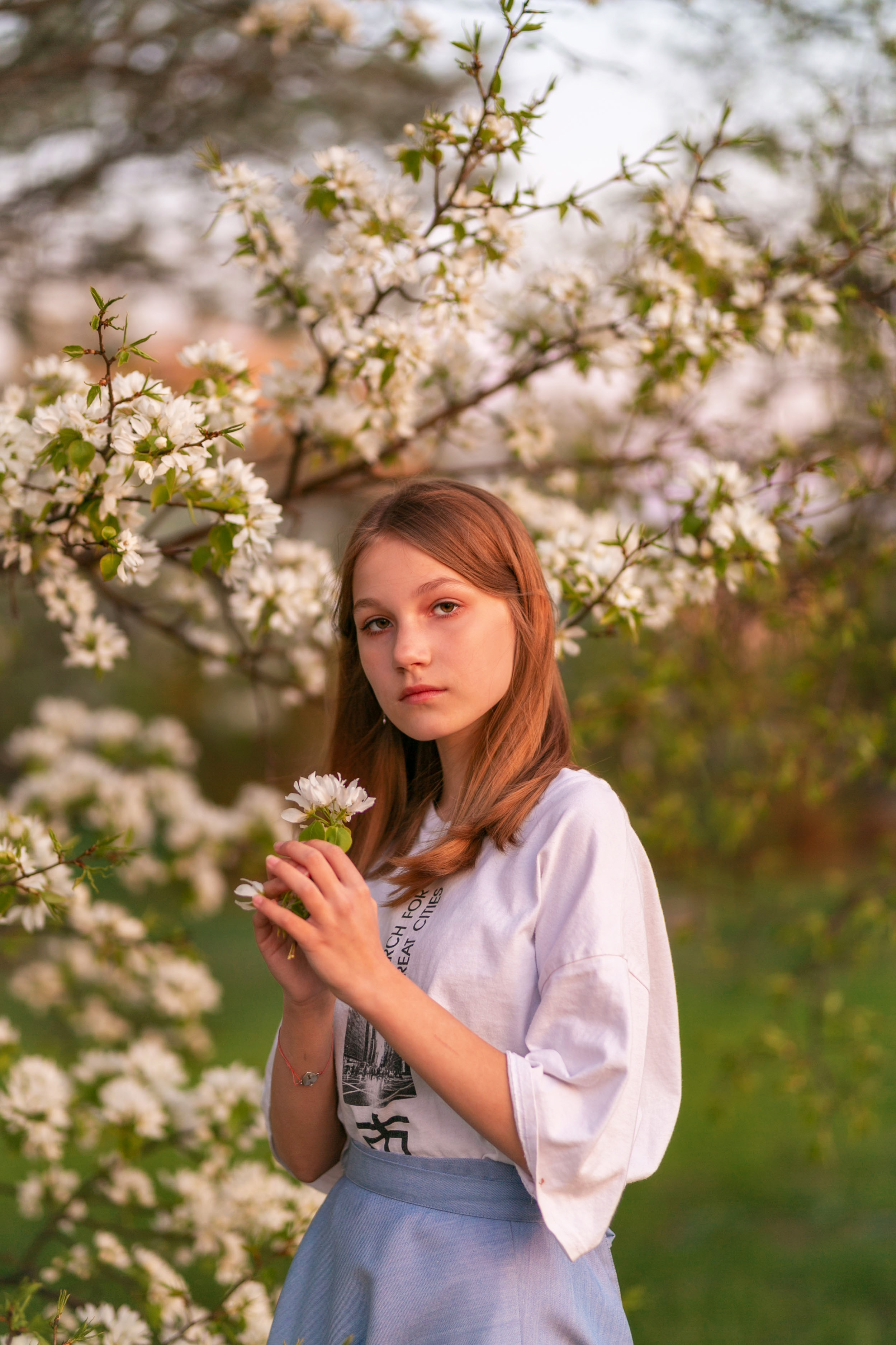 Юлия в белом цветении. Детский и семейный фотограф Julia Komchenko