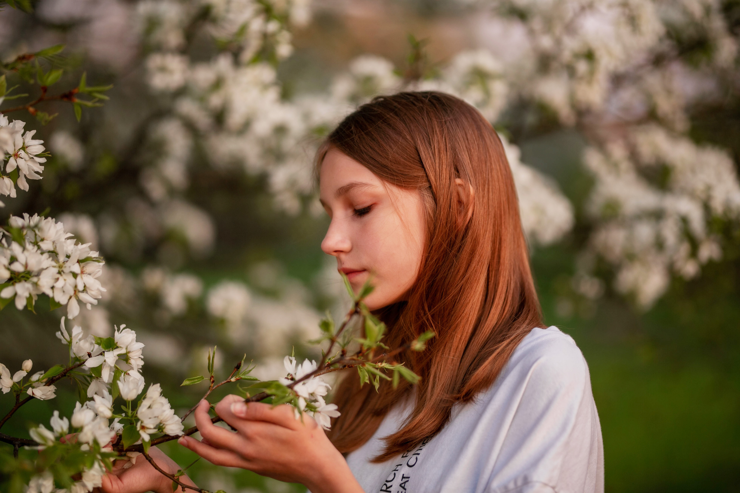 Юлия в белом цветении. Детский и семейный фотограф Julia Komchenko