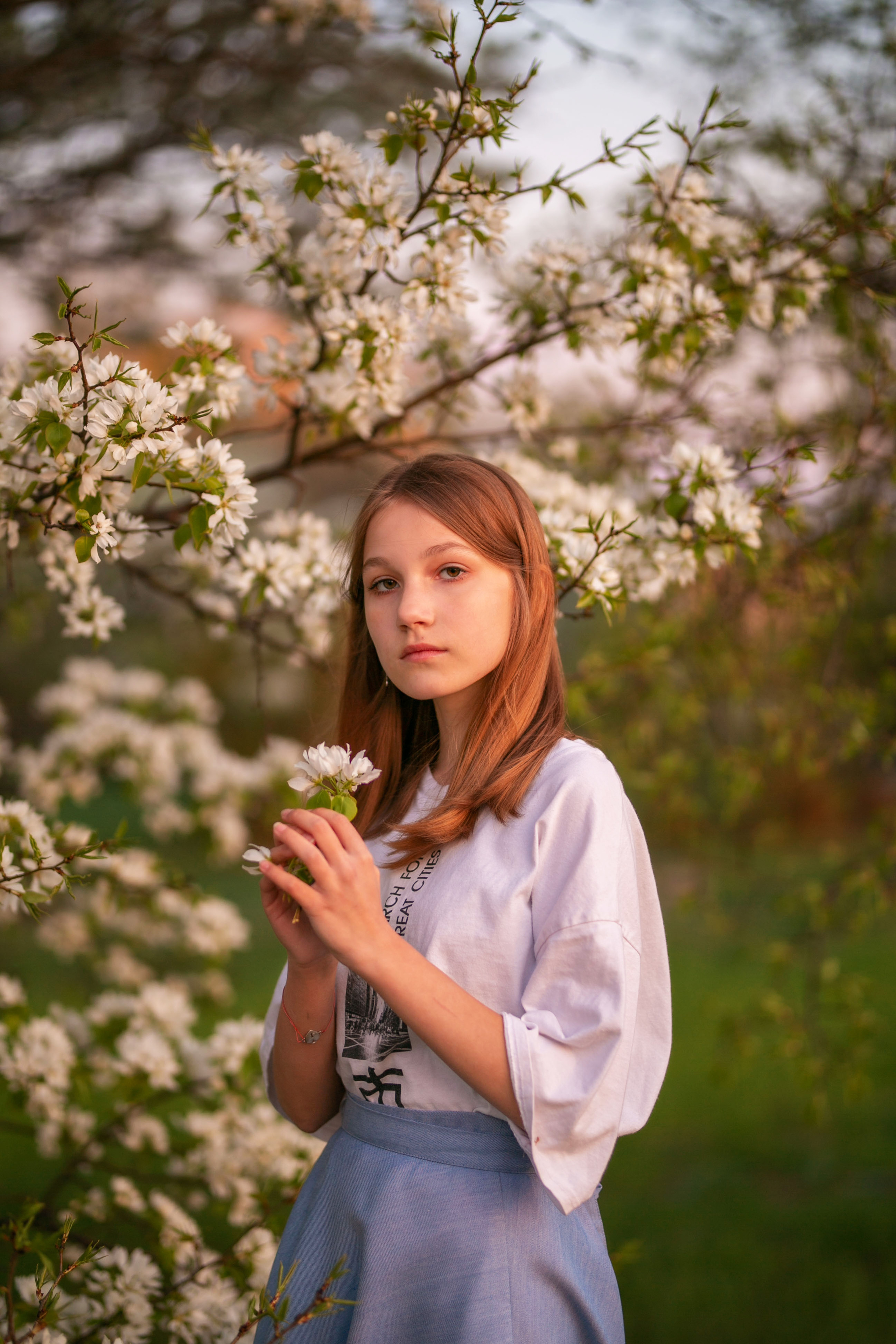 Юлия в белом цветении. Детский и семейный фотограф Julia Komchenko