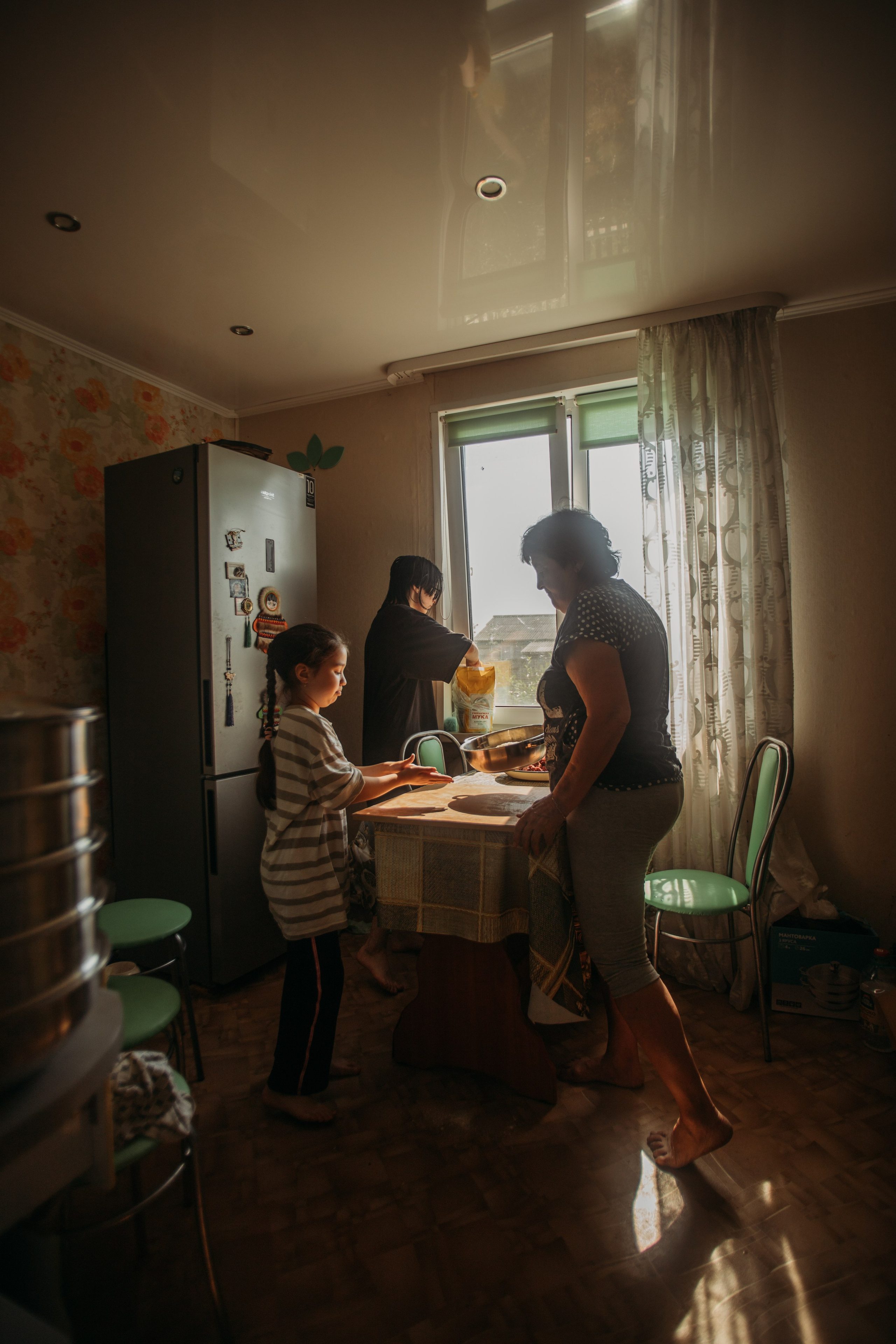 Домашняя фотосессия моей семьи. Венера Гайн. Репортажный фотограф  Тюмень. Обучение фотографии с 0