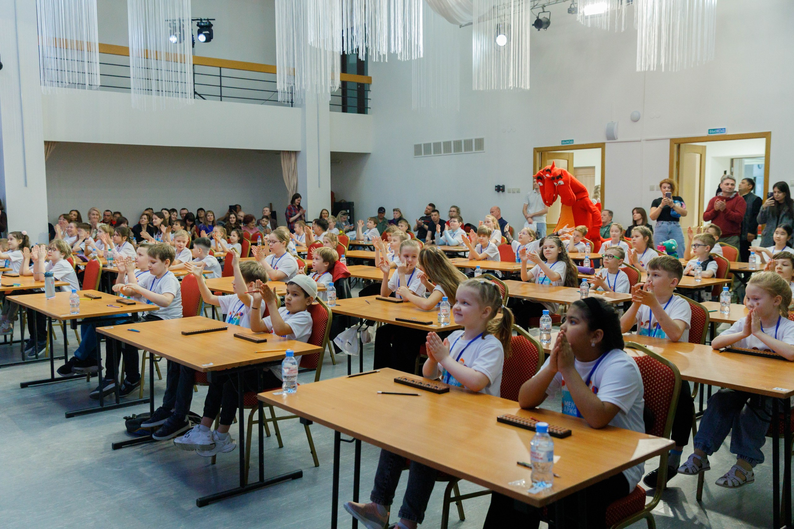 Международный чемпионат по ментальный арифметике. Апрель 2025 г. Репортажный фотограф в Новосибирске Алена Помазунова