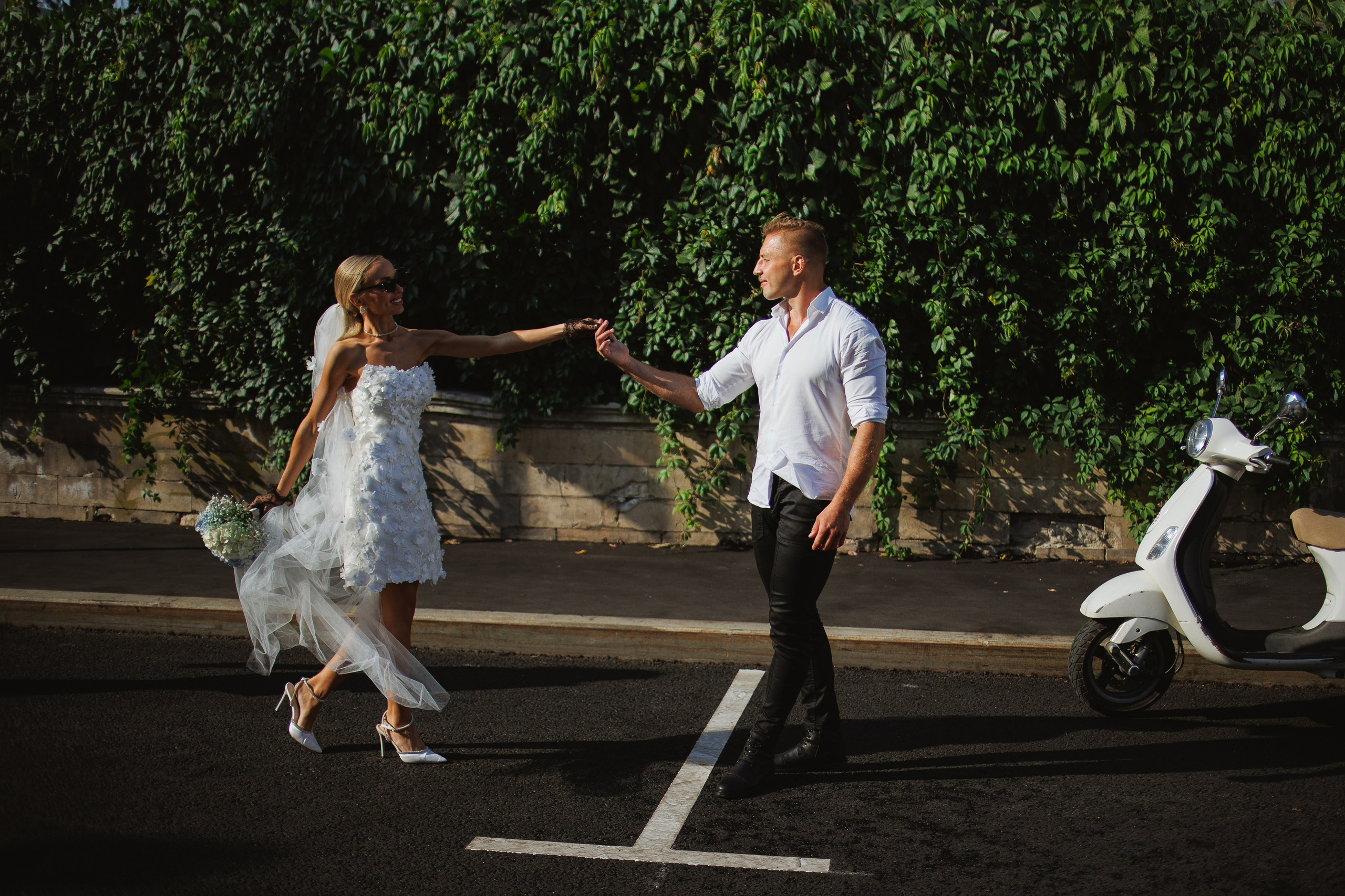 На мопеде Даша и Леша. Марковкина КрисТина