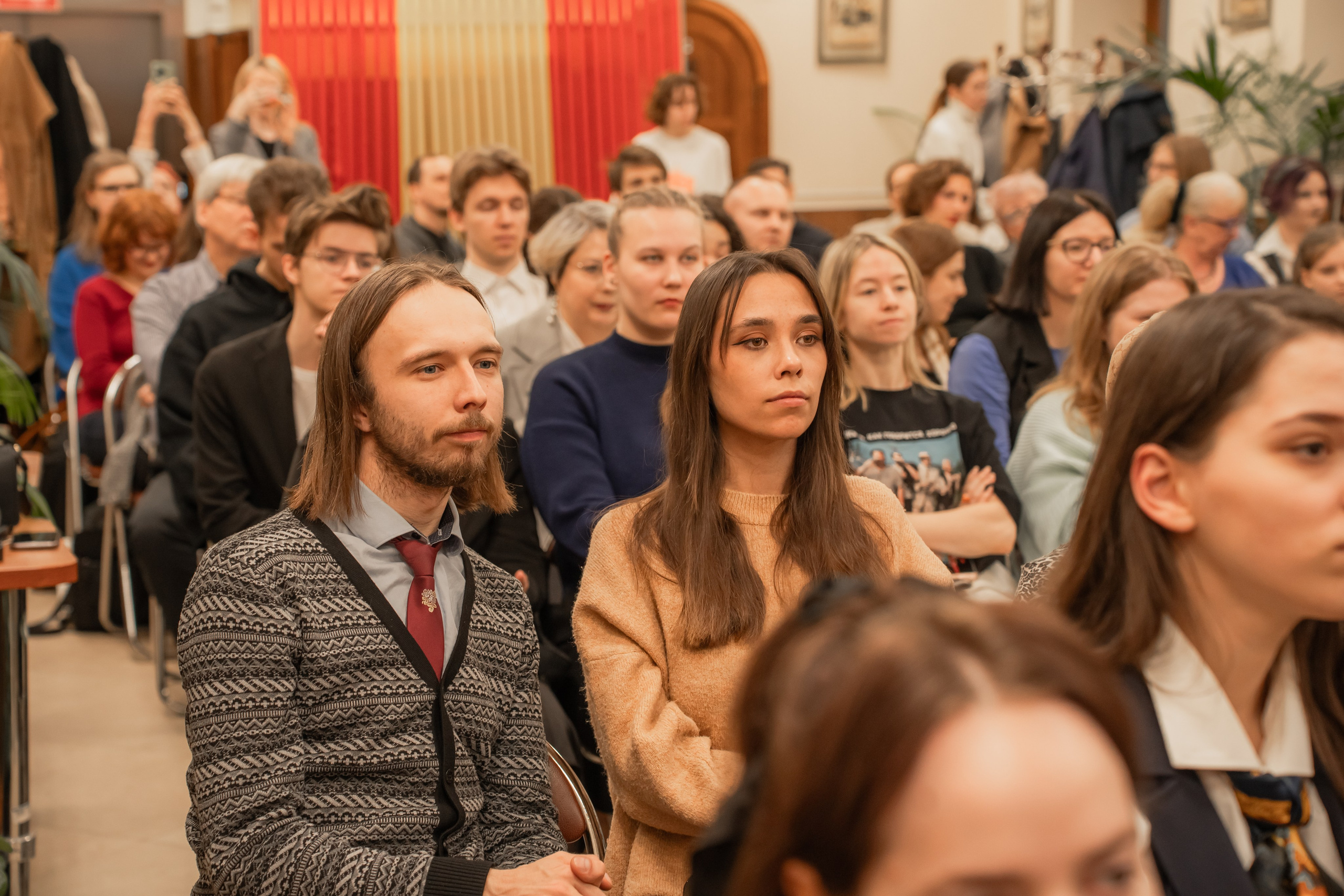 Презентация книги «Человек за бортом», автор София Цой. Репортажный фотограф Анастасия Рубцова
