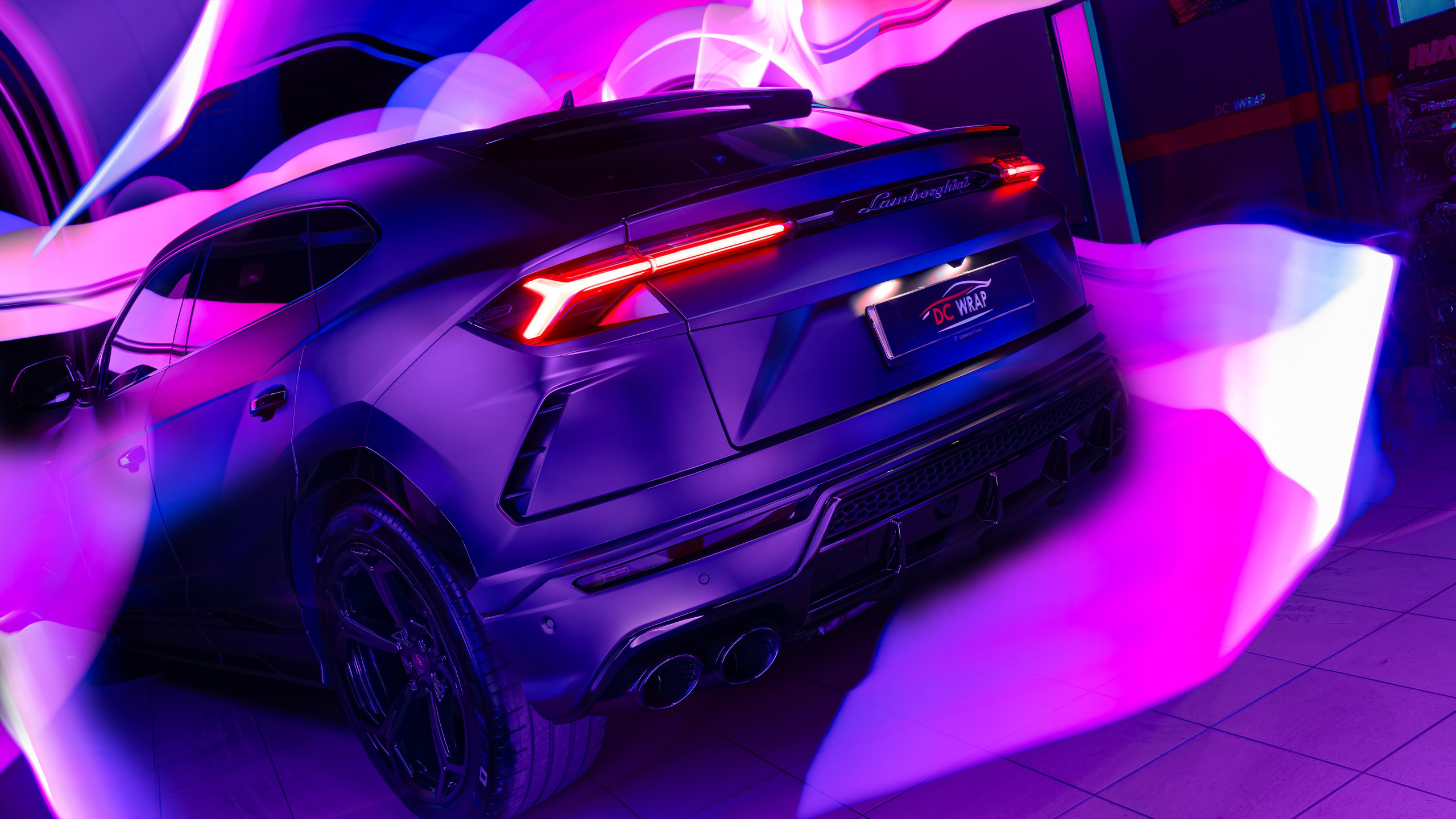 съемка автомобиля Lamborghini urus с профессиональным светом и фото камерой в городе санкт Петербург 