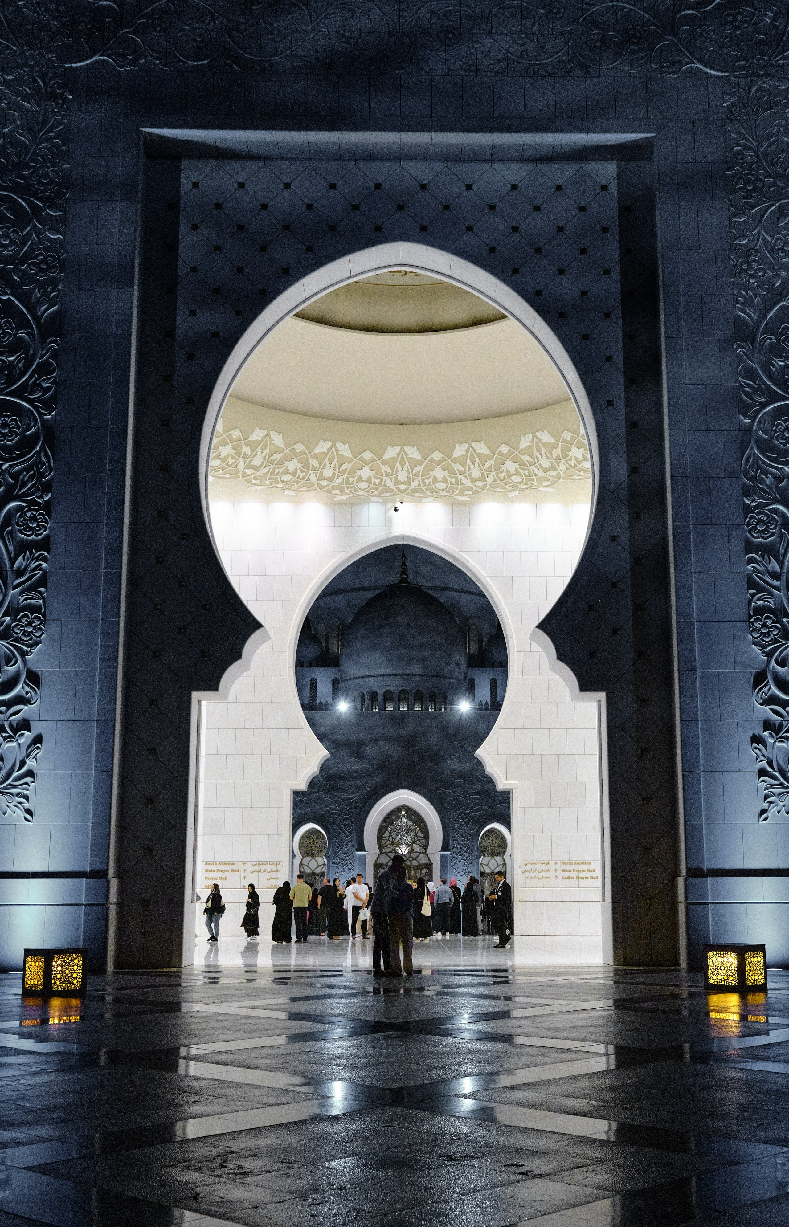 Dubai & Abu Dhabi. Aleksandr Kobtsev