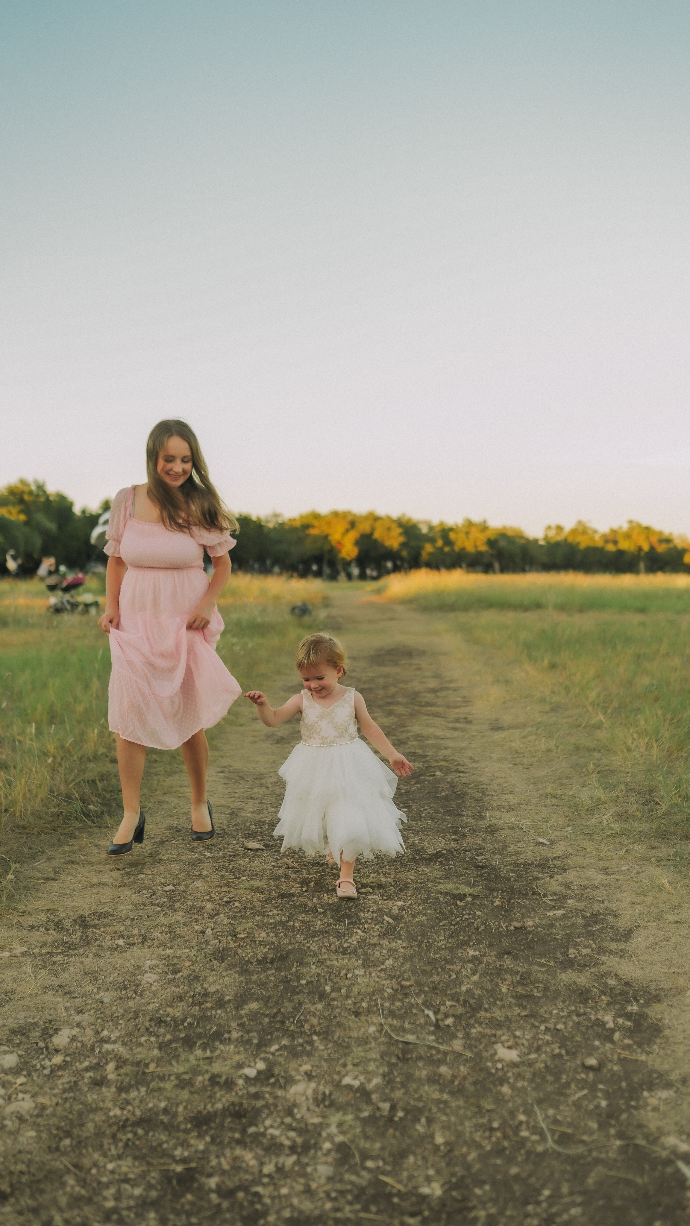 Family snuggles & smiles — cozy family photos