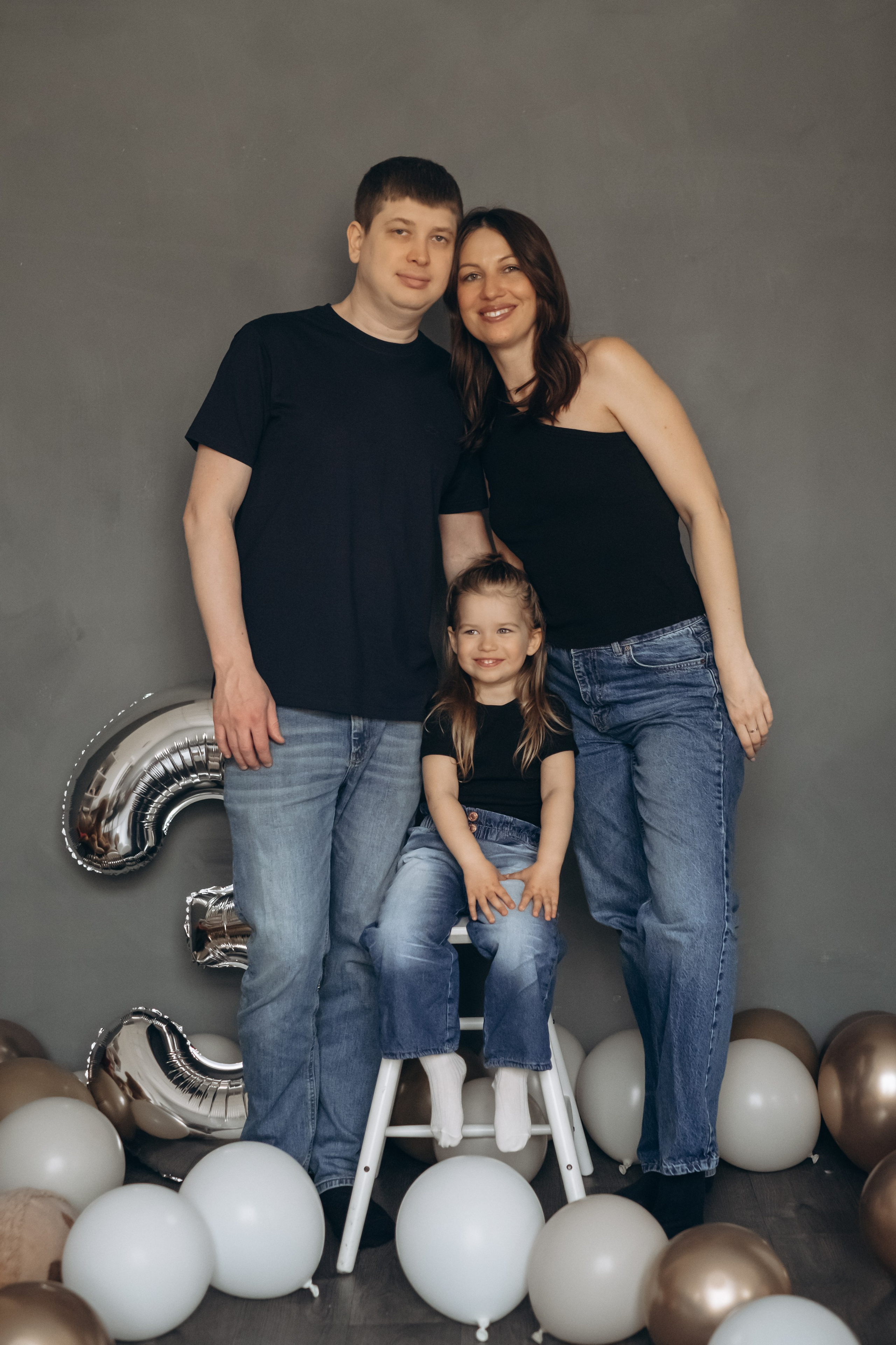 Фотосессия «День рождения» в минималистичной студии. Фотограф Новосибирск Анна Рождественская