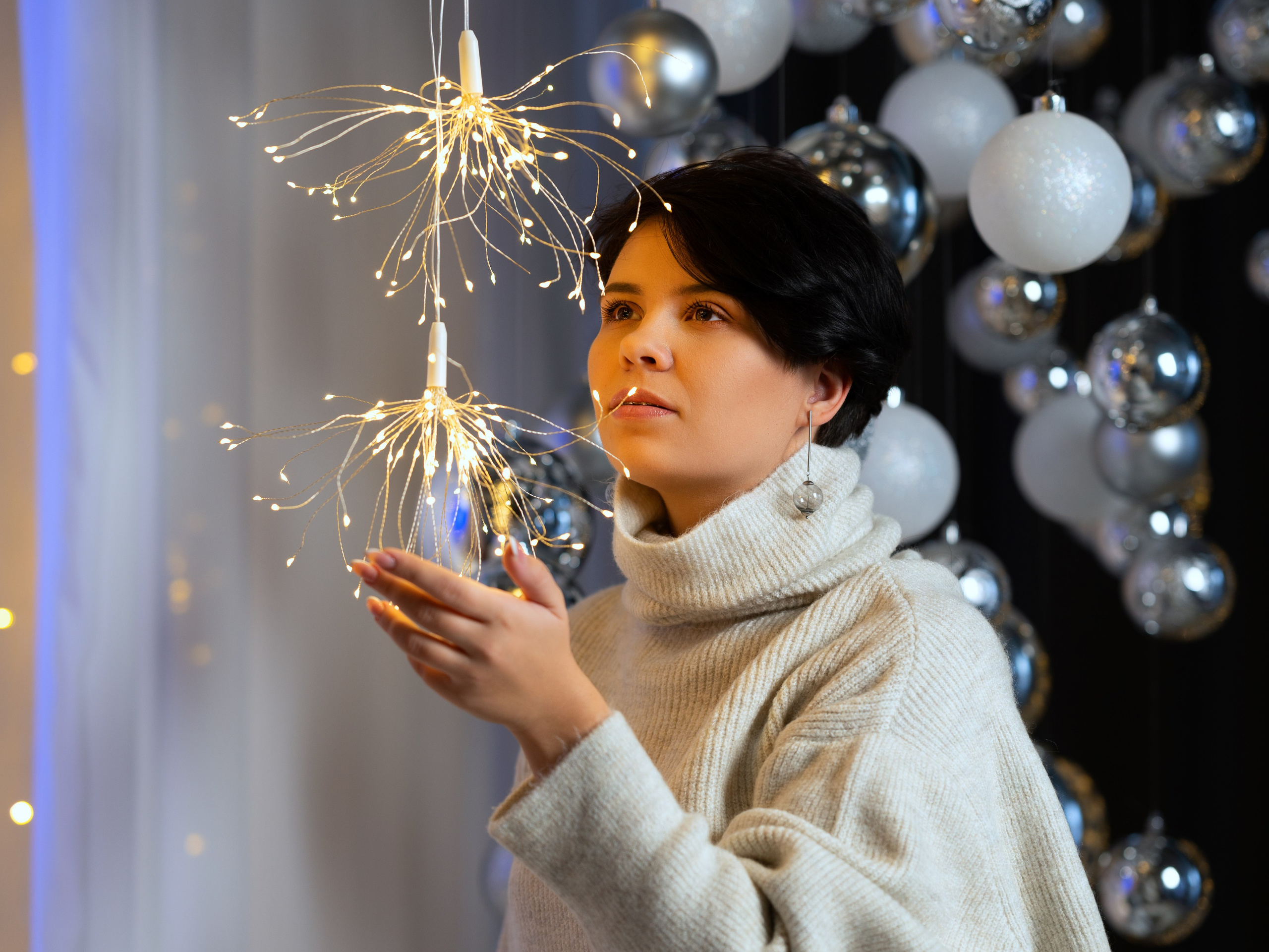 Зимняя праздничная фотосъёмка девушки