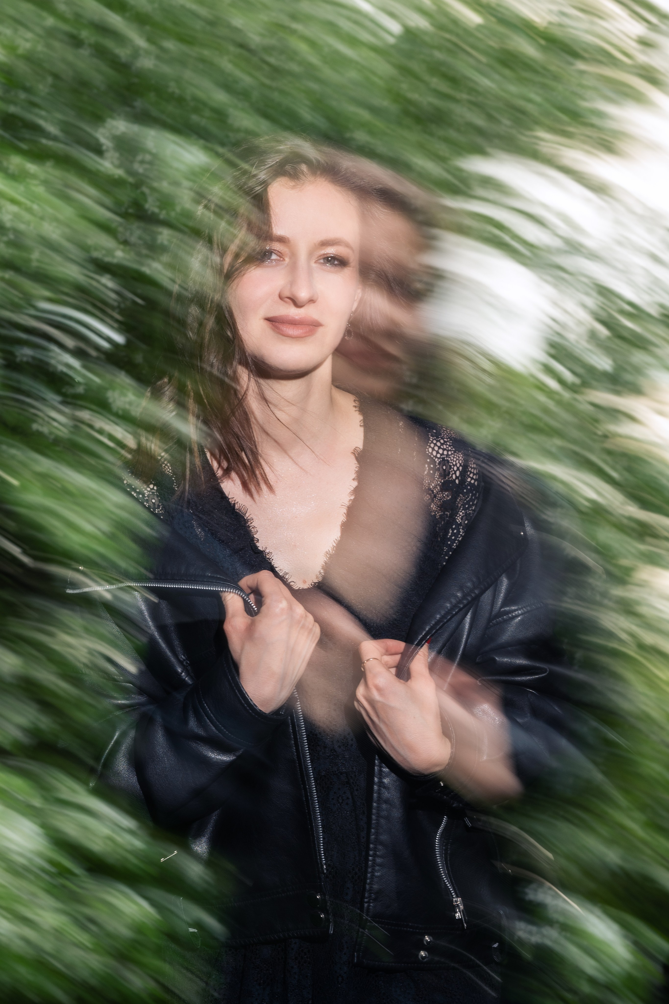 Фотосессия в цветущих яблонях. Фотограф в Нижнем Тагиле | Екатеринбурге Сергей Завьялов
