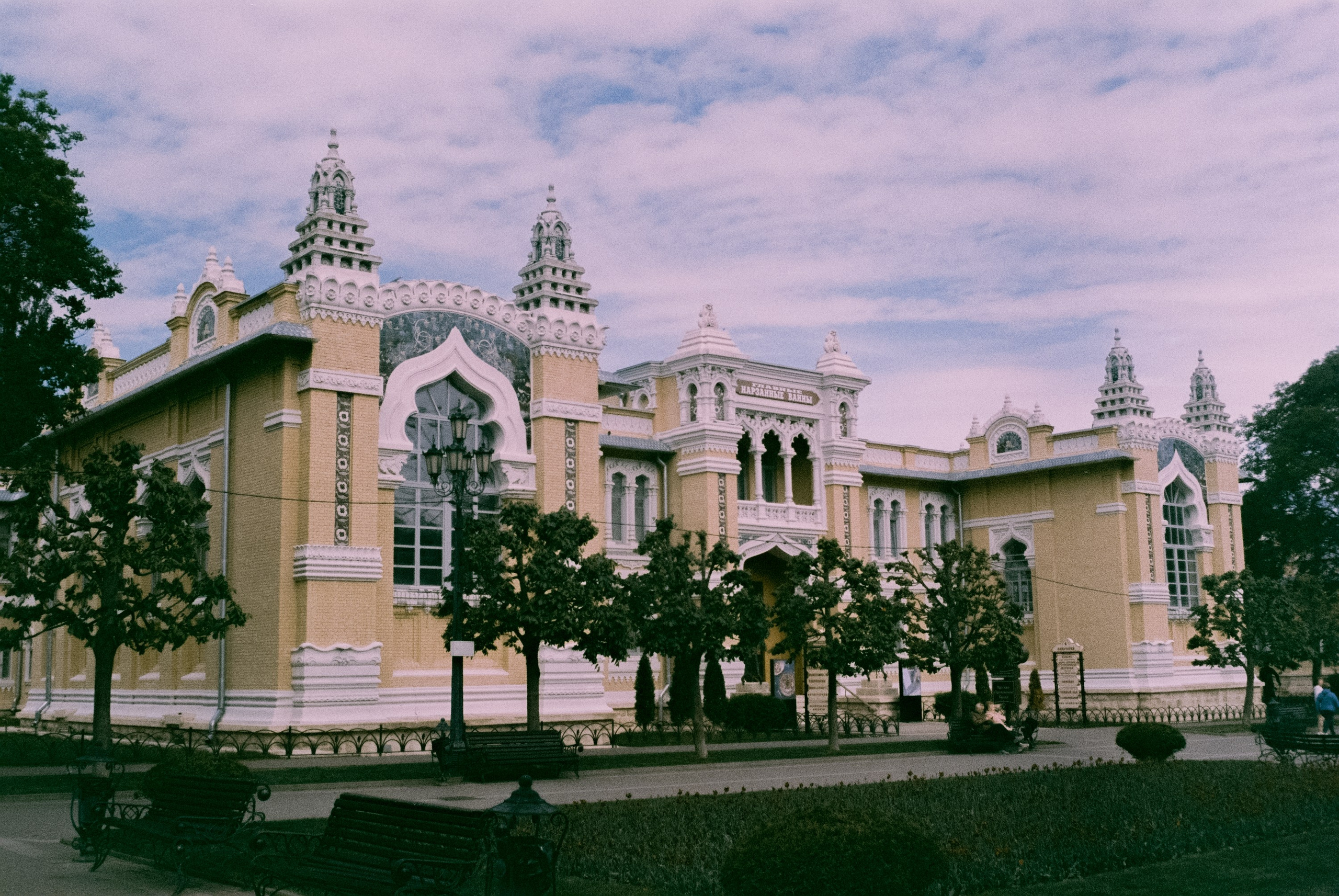 Кисловодск 11 мая / Fujicolor Superia 200 (просрочка) / Minox 35GT