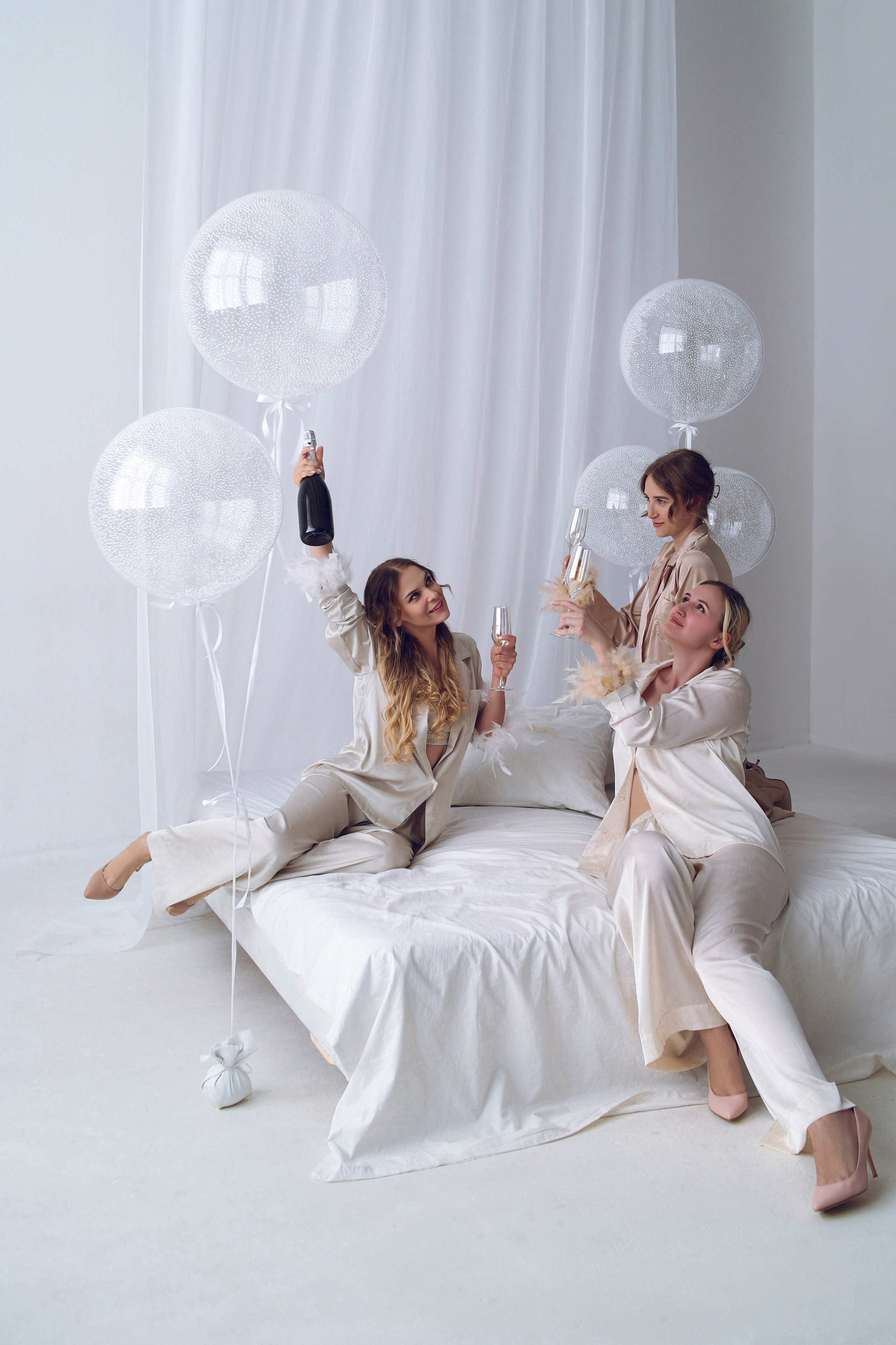 Семейная фотосессия или съёмка от 3-х человек