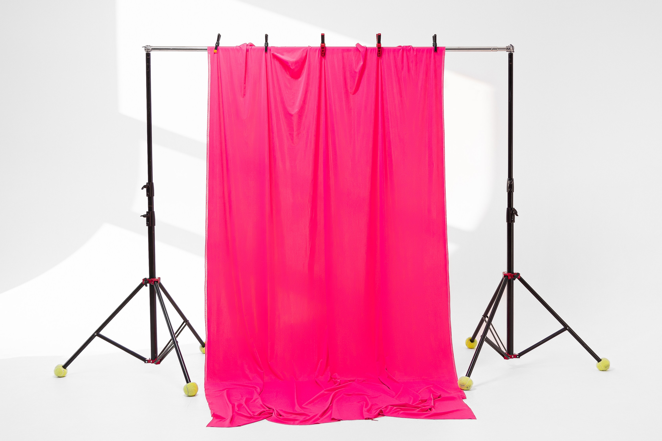 Аренда фотостудия с циклорамой в Сочи — FASHIONprod, 1000 ₽/час. Стрит съемки для маркетплейсов в Сочи | ИИ контент | fashionprod