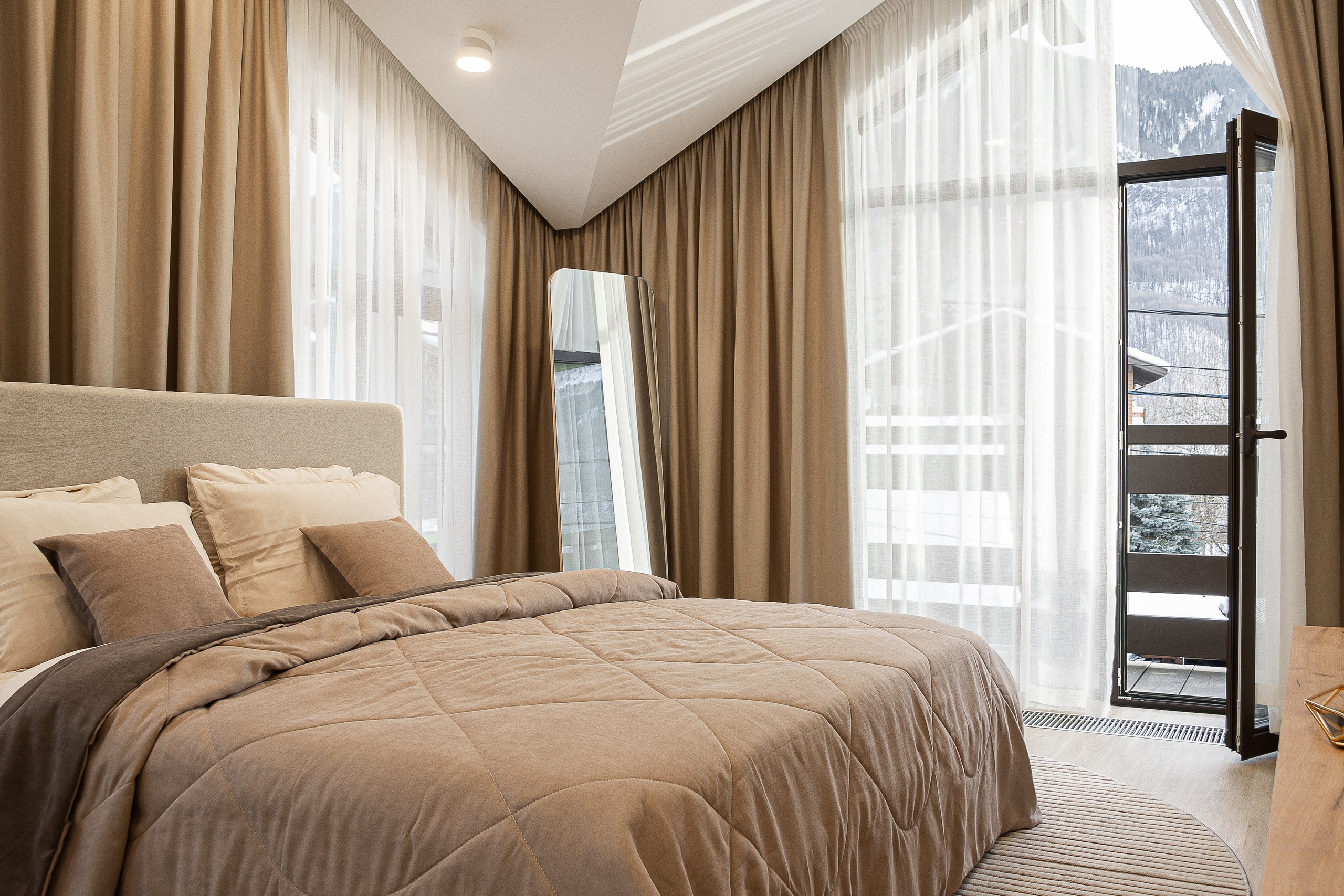 Дом на Красной Поляне. Стрит съемки для маркетплейсов в Сочи | ИИ контент | fashionprod