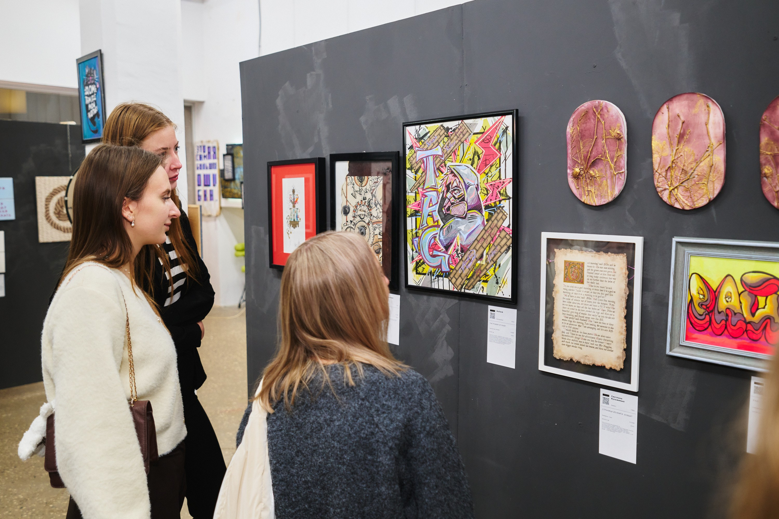 Выставка Каллиграфии — галлереия 676. Фотограф в Иваново: Каталожная съемка одежды и постельного белья, Wildberries