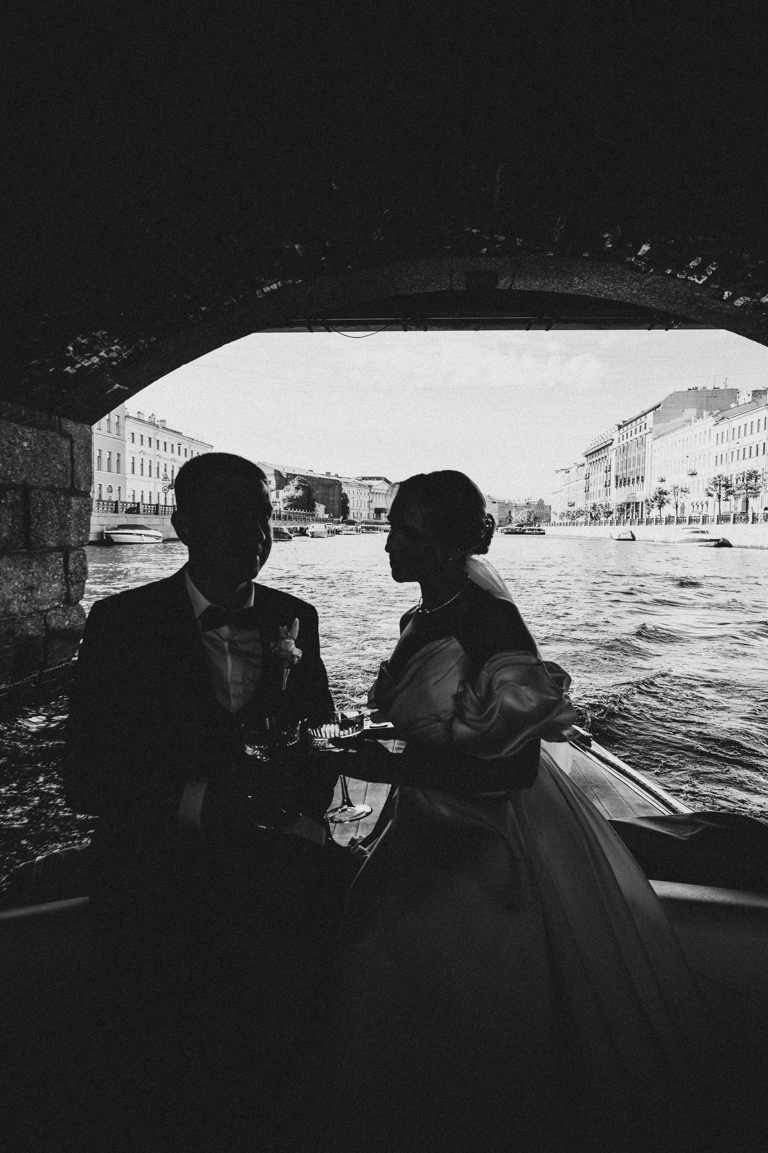 СВАДЕНБНАЯ СЬЕМКА НА КАТЕРЕ ПО КАНАЛАМ САНКТ-ПЕТЕРБУРГА И В АКВАТОРИИ НЕВЫ. Профессиональный фотограф, Санкт-Петербург — Виктория Богомолова