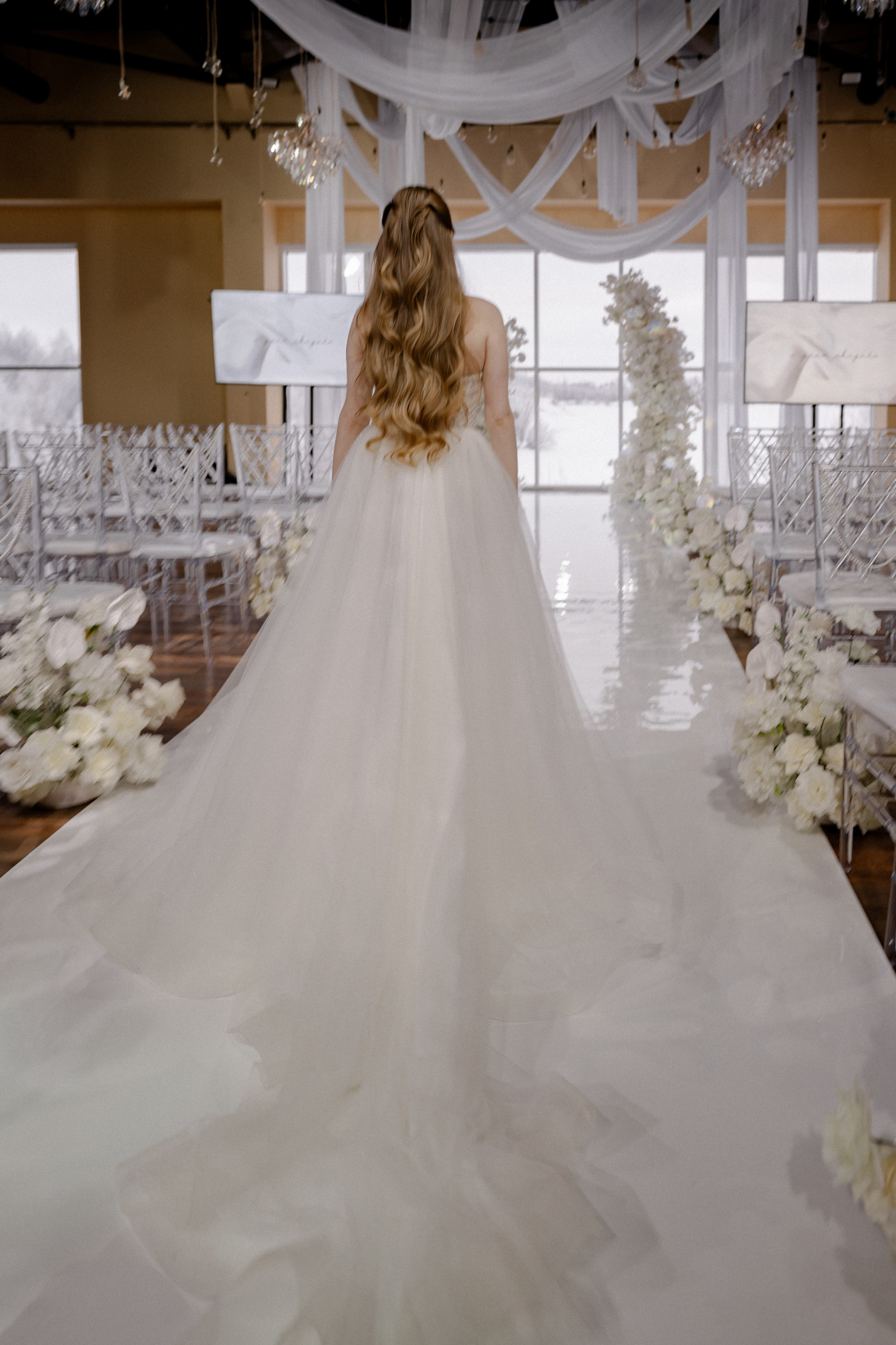 СВАДЕБНАЯ СЬЕМКА СБОРОВ В ОТЕЛЕ И ВЫЕЗД НА ЦЕРЕМОНИЮ (СНЯТО В СИБИРЕ В НИЖНЕВАРТОВСКЕ). Профессиональный фотограф, Санкт-Петербург — Виктория Богомолова