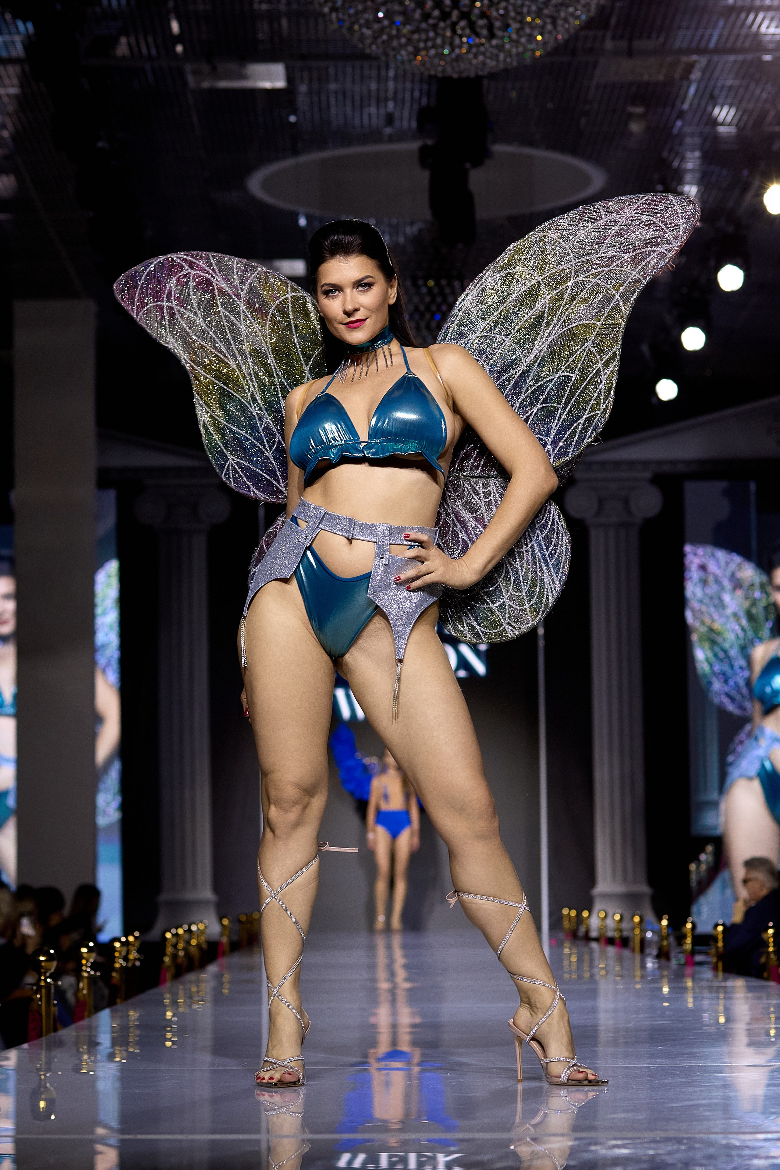 Показ в стиле Victoria's Secret | Ювелирная неделя моды «Эстет»