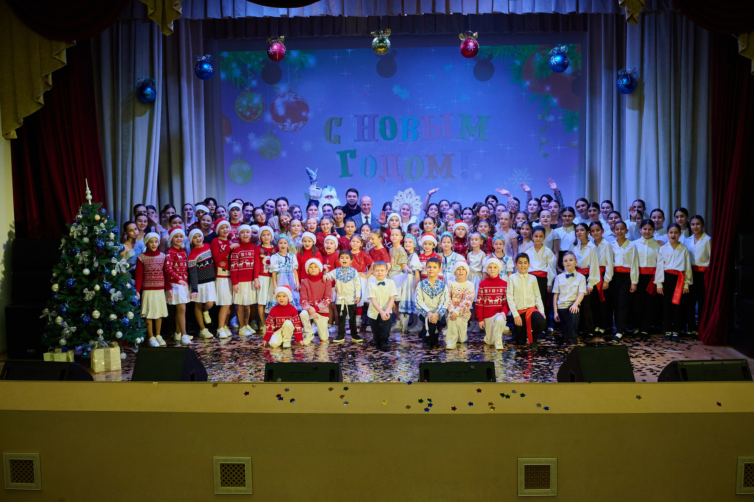 Концерт НГ В ДК. Жизнь курорта Кабардинка в фотографиях