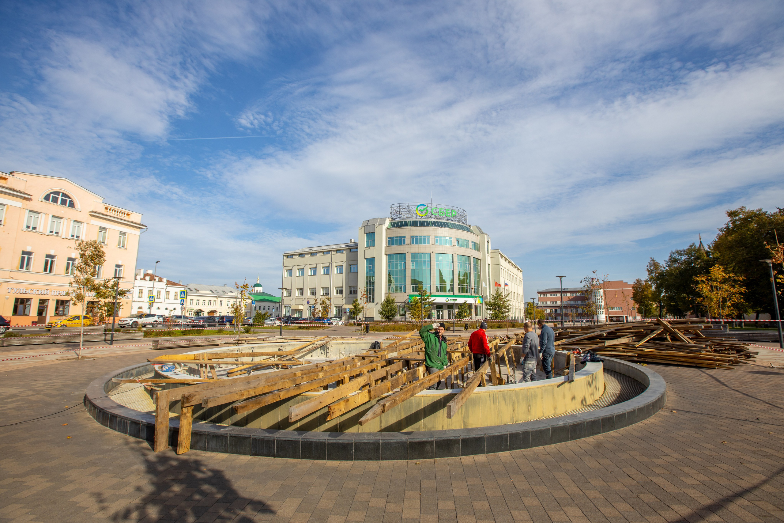 Площадь Ленина, Гостинный двор, Белый дом, Фонтаны, улица Советская. Фотограф в Туле Крупский АнДРей. Фотостудия «КАДР71» в Туле