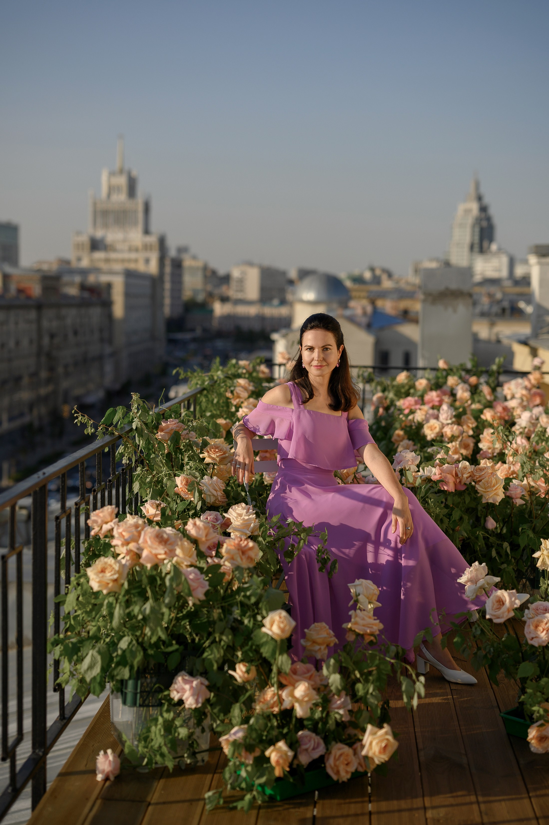 Екатерина. Съёмка на балконе с розами в центре Москвы. Semerlina.ru