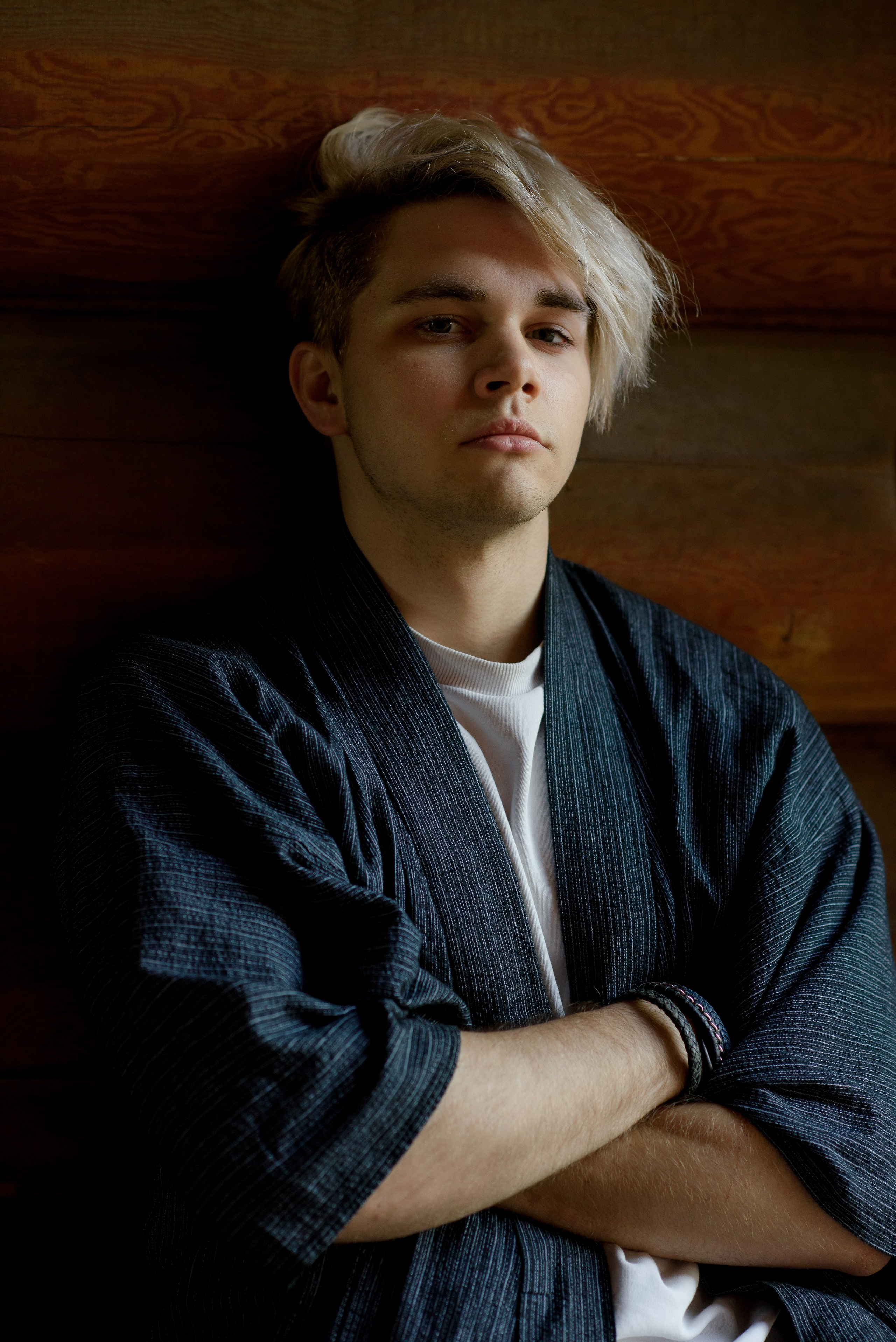 Фотосессия подростка в темном ключе. Главная