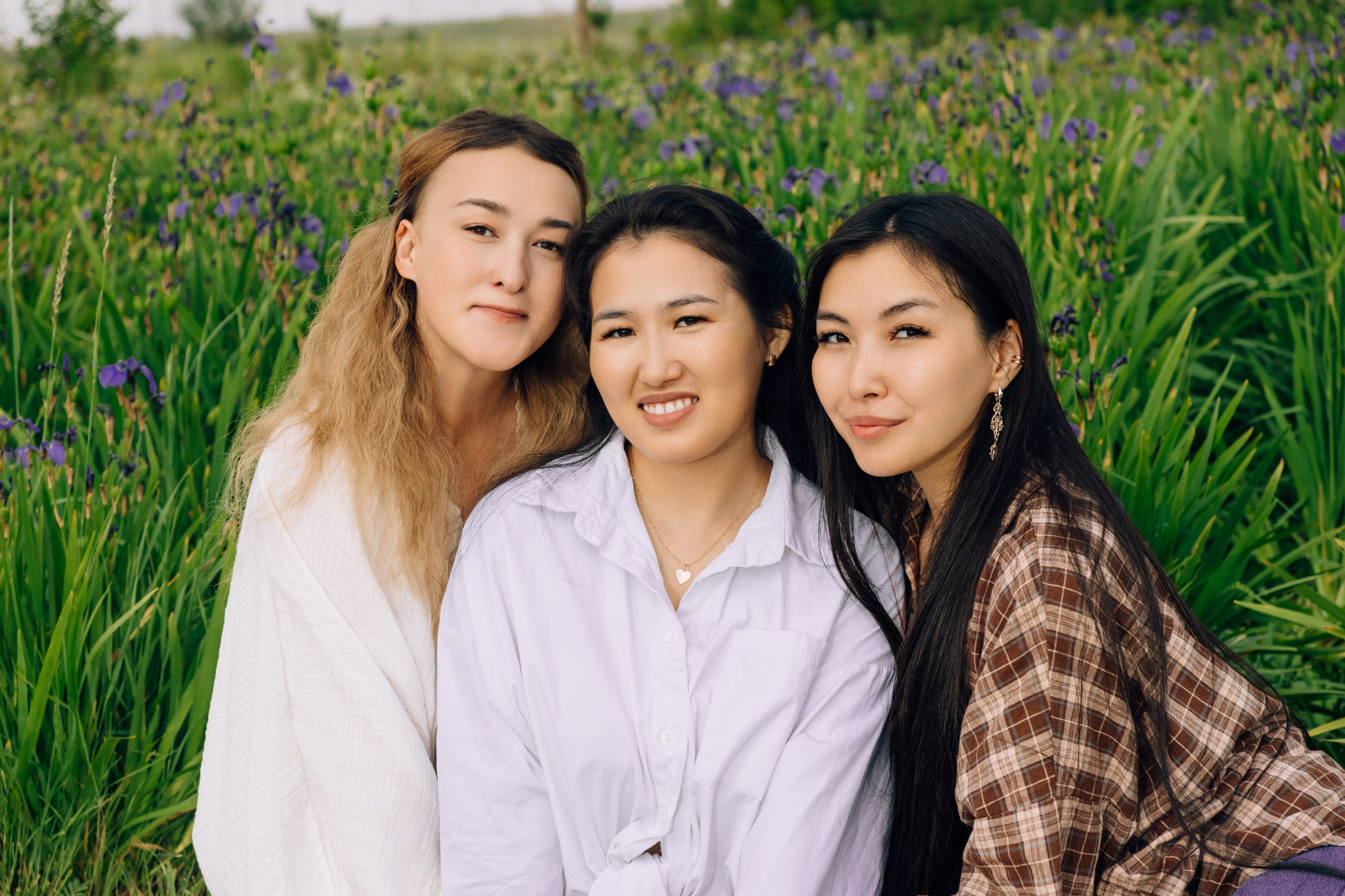 На ирисовом поле. Фотограф Якутск Зоя Николаева